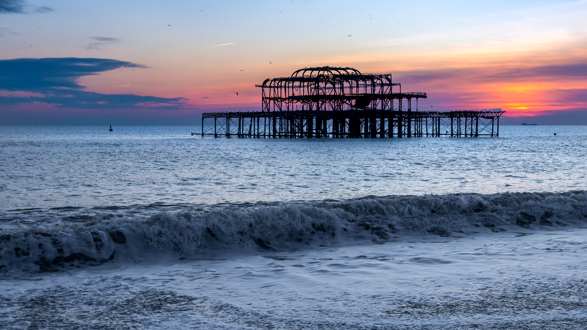 BRIGHTON, EAST SUSSEX/UK - JANUARY 26 : View of the derelict West Pier in Brighton East Sussex on January 26, 2018