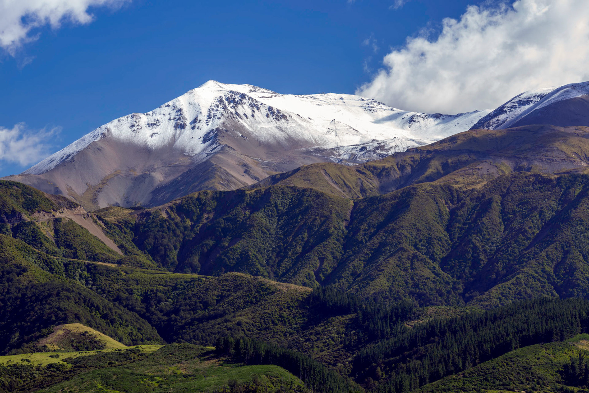 Scenic view of Mount Hutt in New Zealand