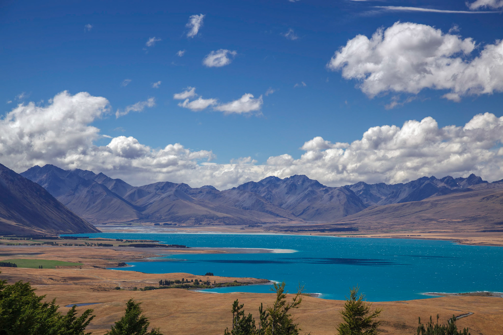 Scenic view of the colourful Lake Tekapo