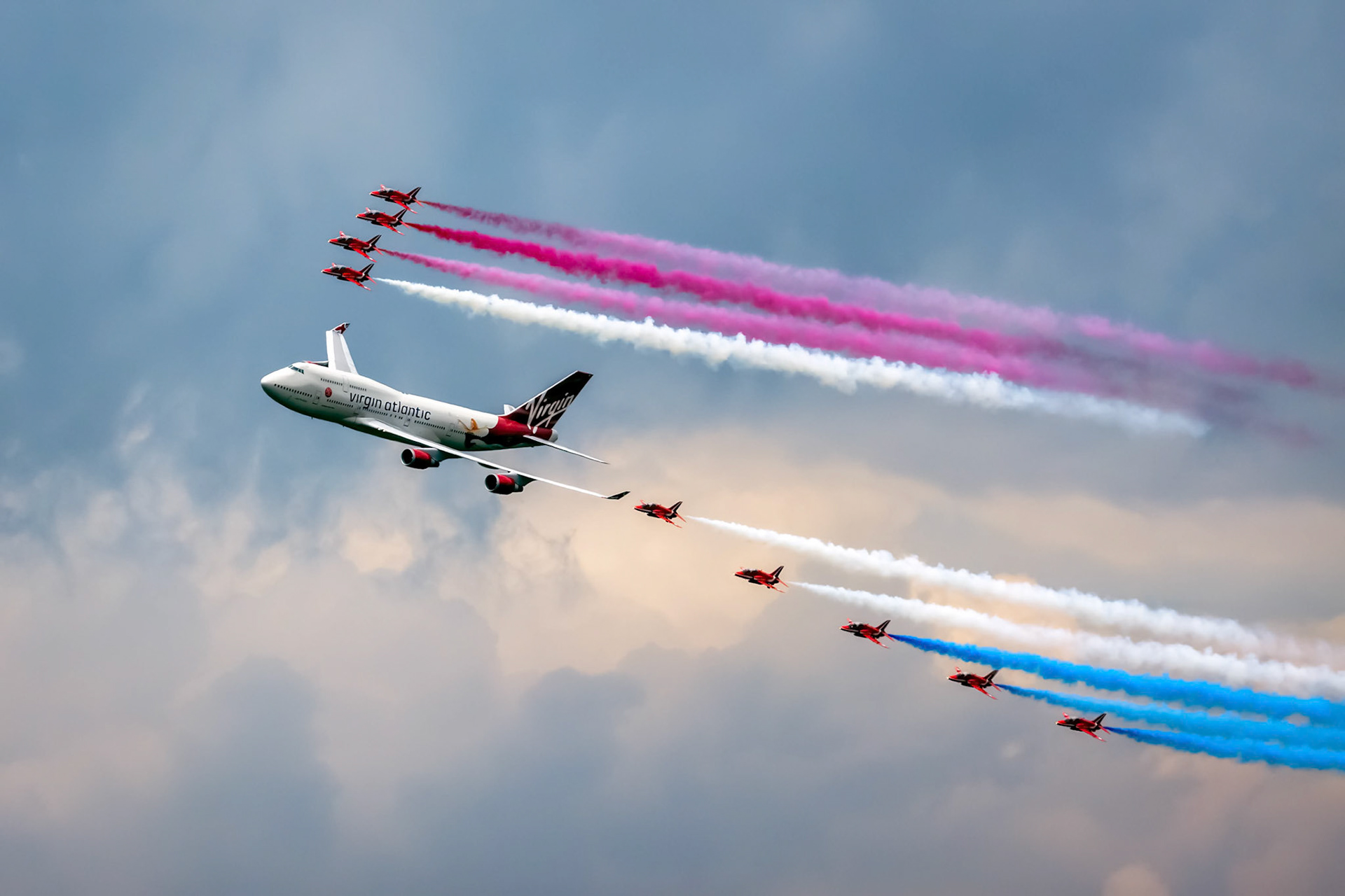Virgin Atlantic - Boeing 747-400 and Red Arrows Aerial Display at Biggin Hill Airshow