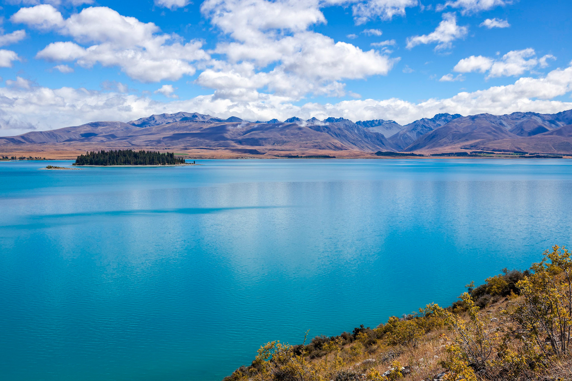 Scenic view of colourful Lake Tekapo in New Zealand