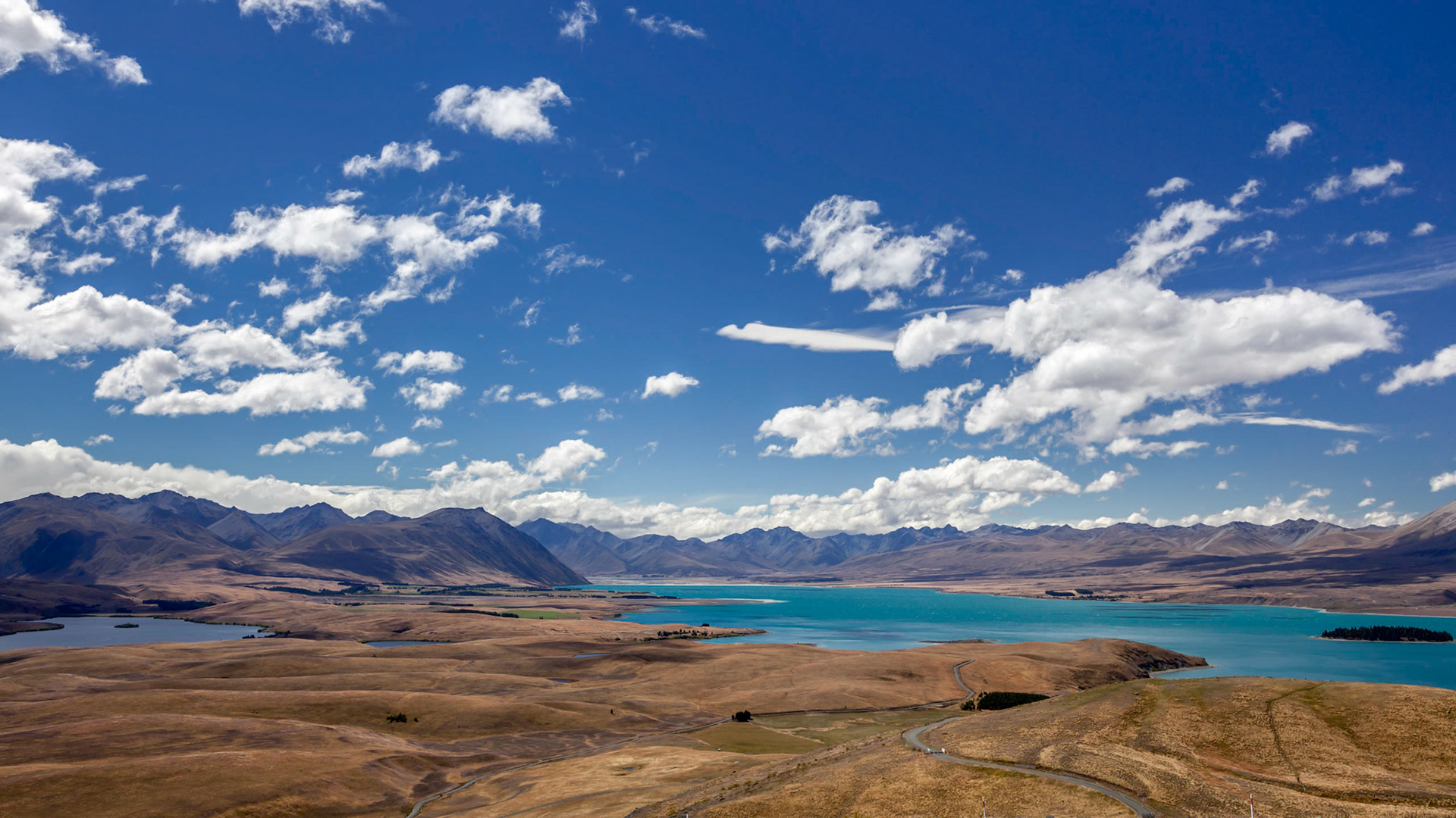 Scenic view of the colourful Lake Tekapo