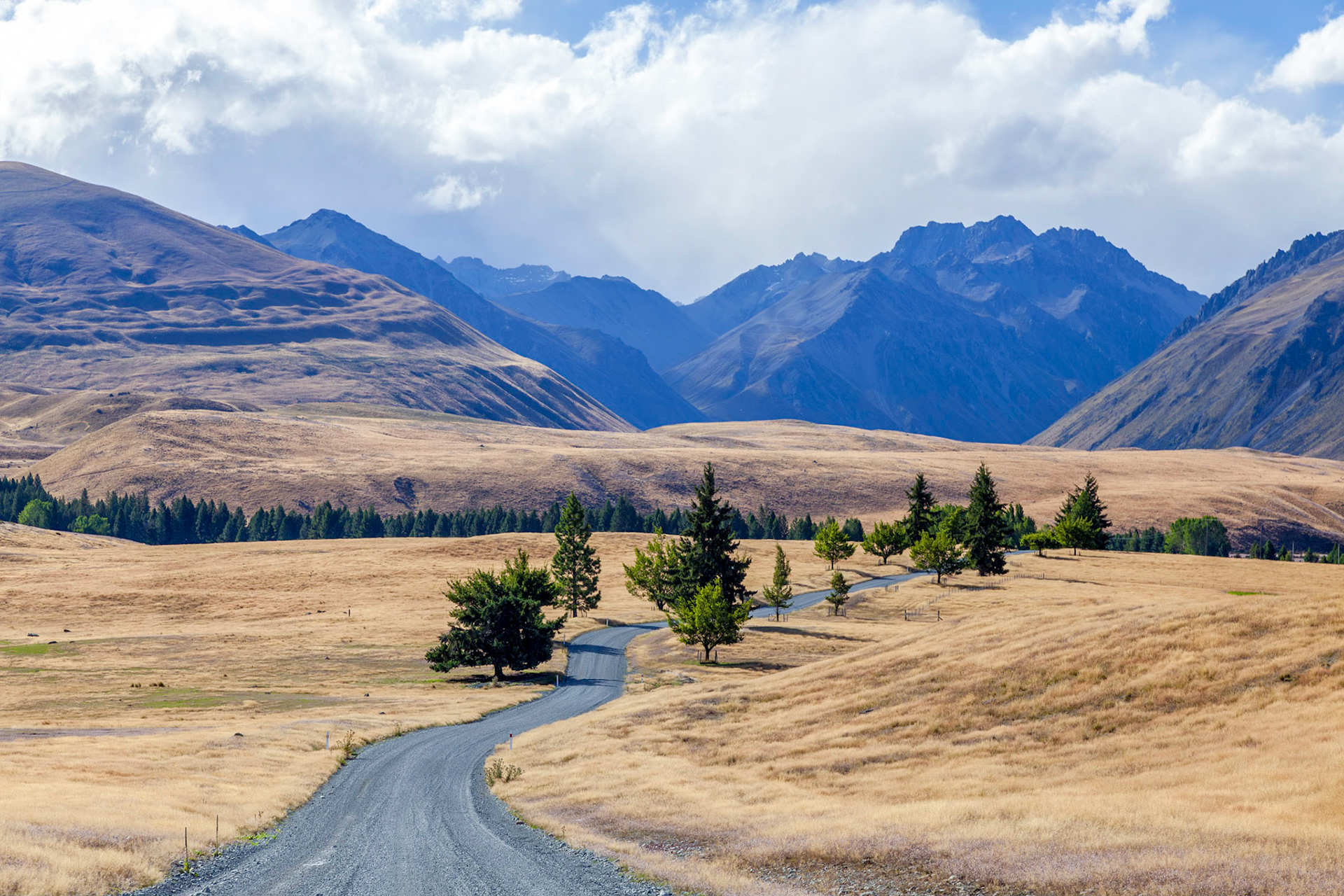 Gravel road alongside Lake Tekapo