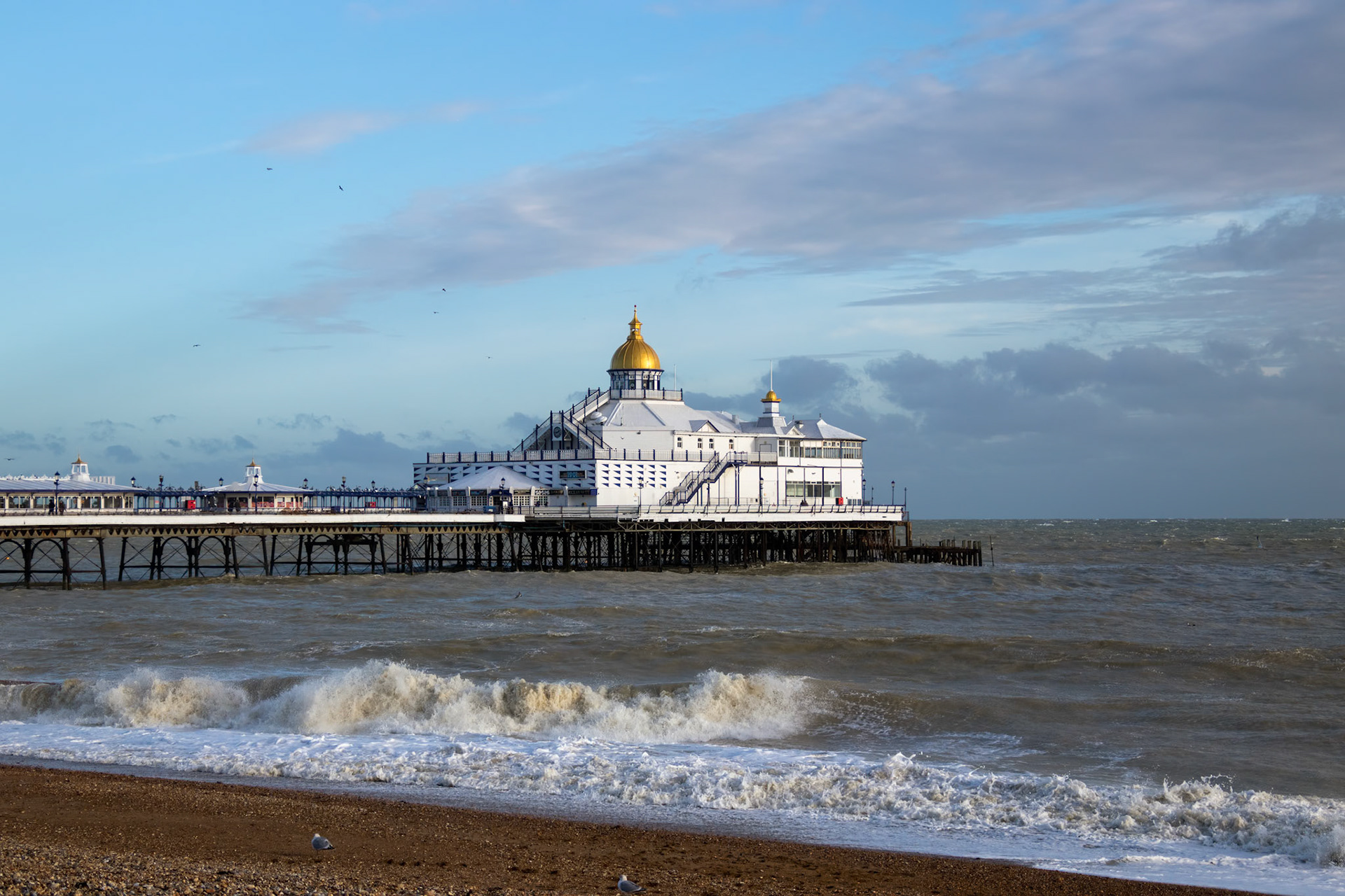 EASTBOURNE, EAST SUSSEX/UK - JANUARY 7 : View of Eastbourne Pier in East Sussex on January 7, 2018