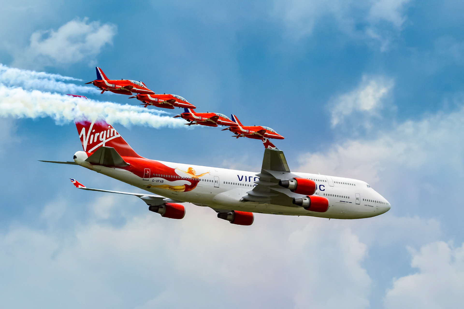 Virgin Atlantic - Boeing 747-400 and Red Arrows Aerial Display at Biggin Hill Airshow