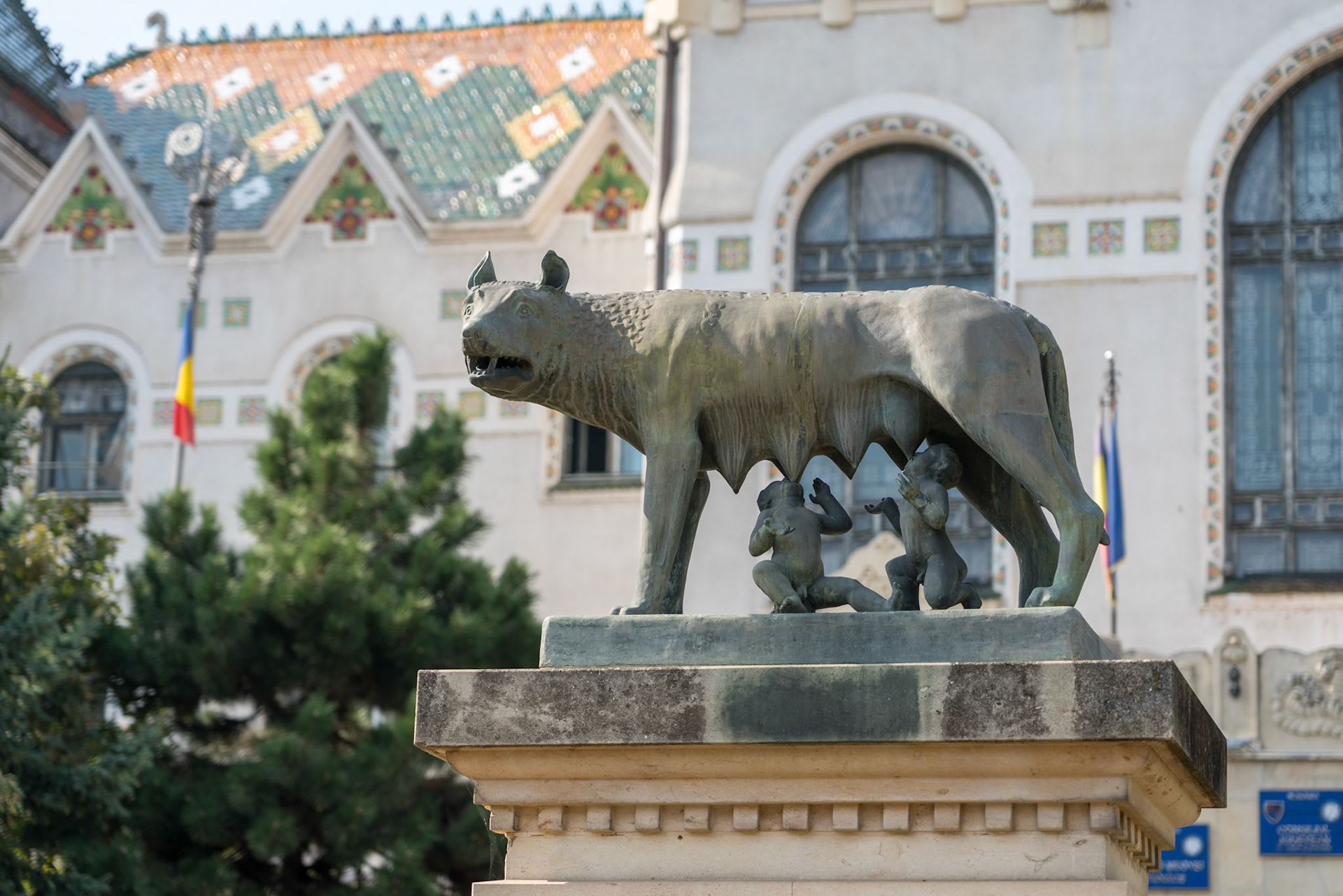 TARGU MURES, TRANSYLVANIA/ROMANIA - SEPTEMBER 17 : Statue of Romulus and Remus in front of the Prefecture Tower in Targu Mures Transylvania Romania on September 17, 2018