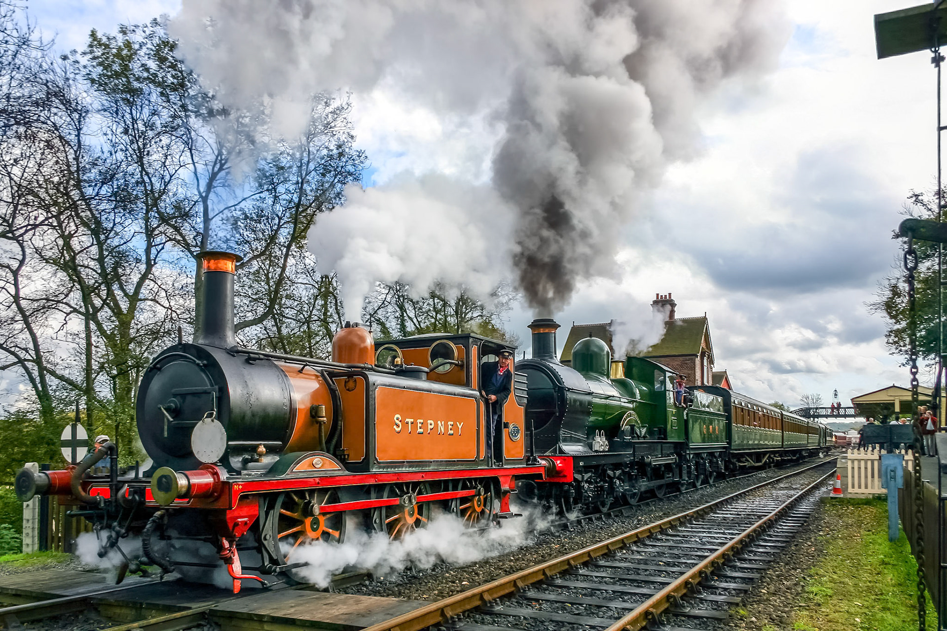 Stepney on the Move