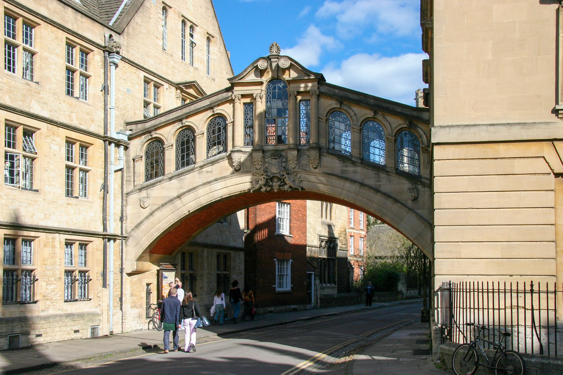 OXFORD, OXFORDSHIRE/UK - MARCH 25 : Bridge of Sighs in Oxford on March 25, 2005. Unidentified people