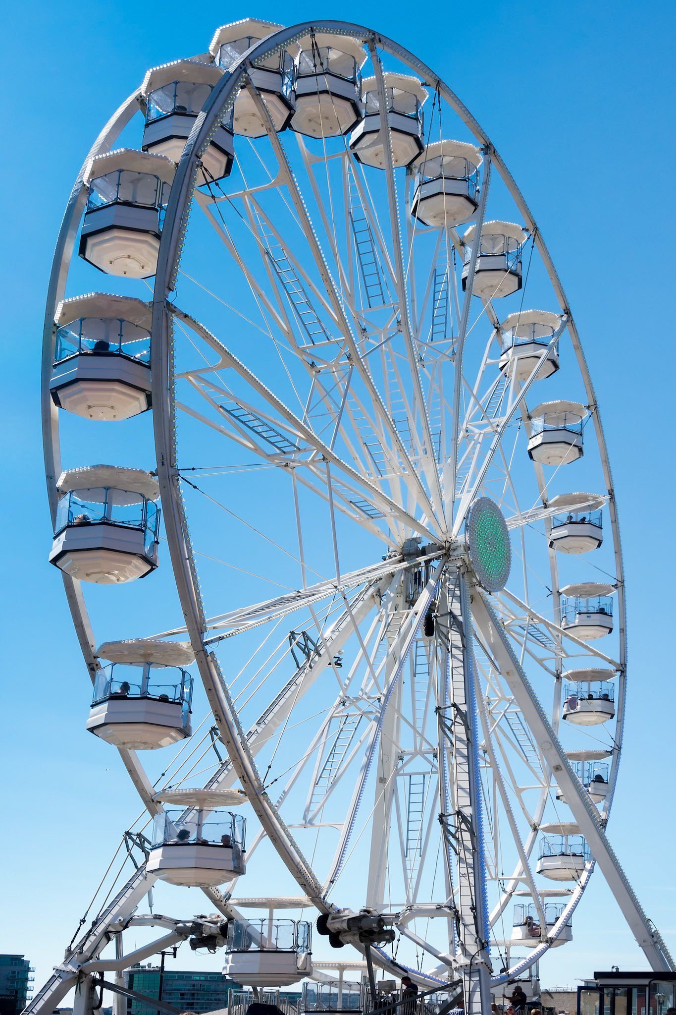 CARDIFF/UK - AUGUST 27 : Ferris Wheel in Cardiff on August 27, 2017. Unidentified people
