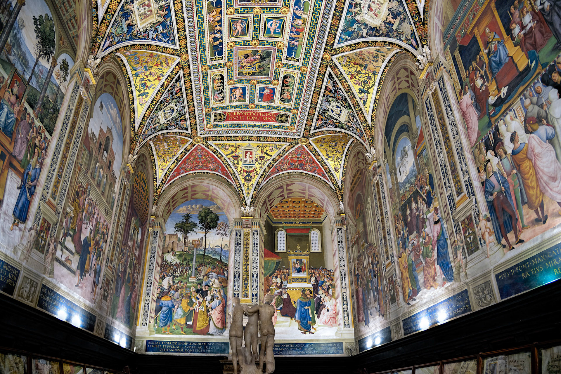SIENA, TUSCANY/ITALY - MAY 18 : Interior view of  Siena Cathedral in Siena on May 18, 2013