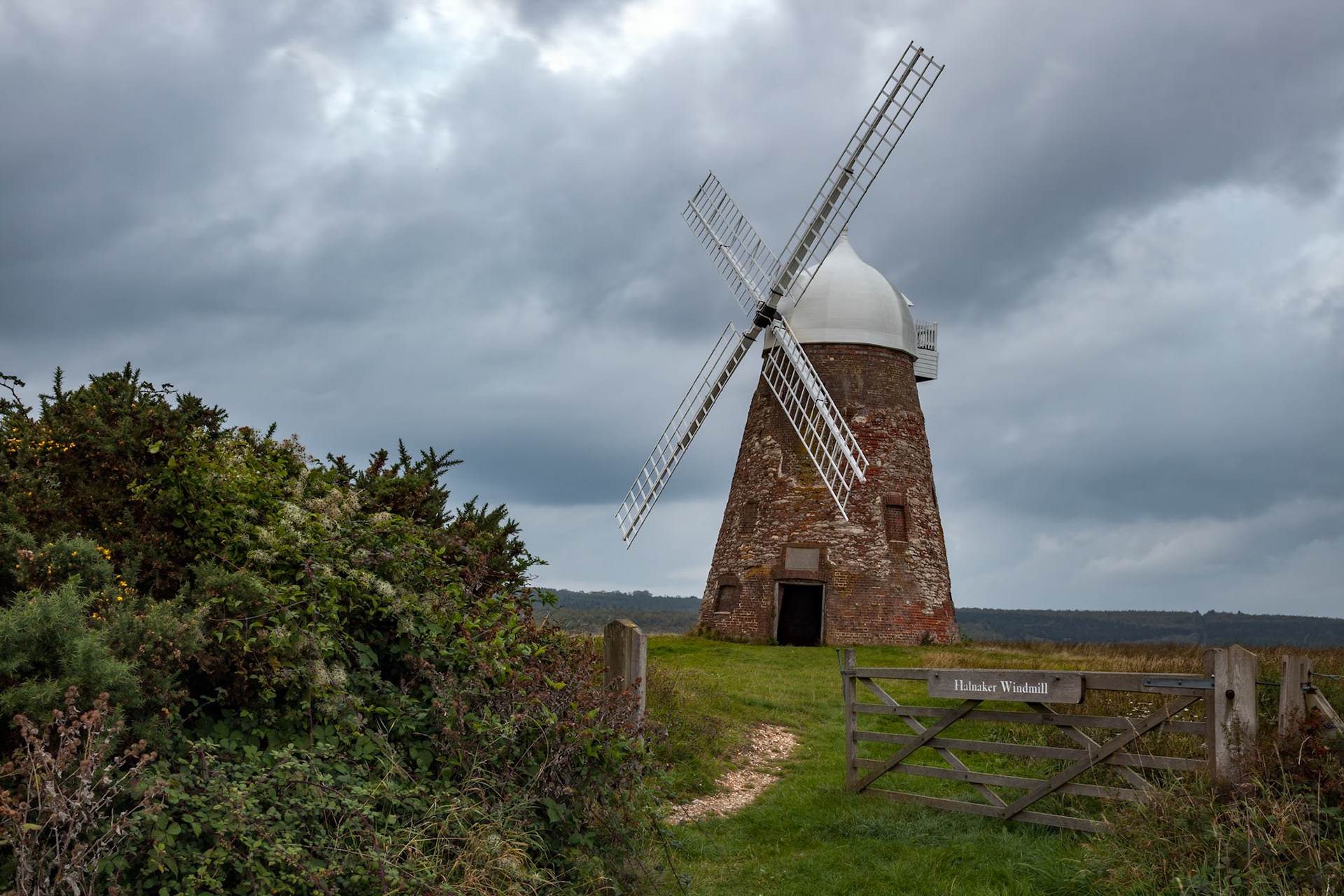 HALNAKER, SUSSEX/UK - SEPTEMBER 25 : View of Halnaker Windmill in Halnaker Sussex on September 25, 2011