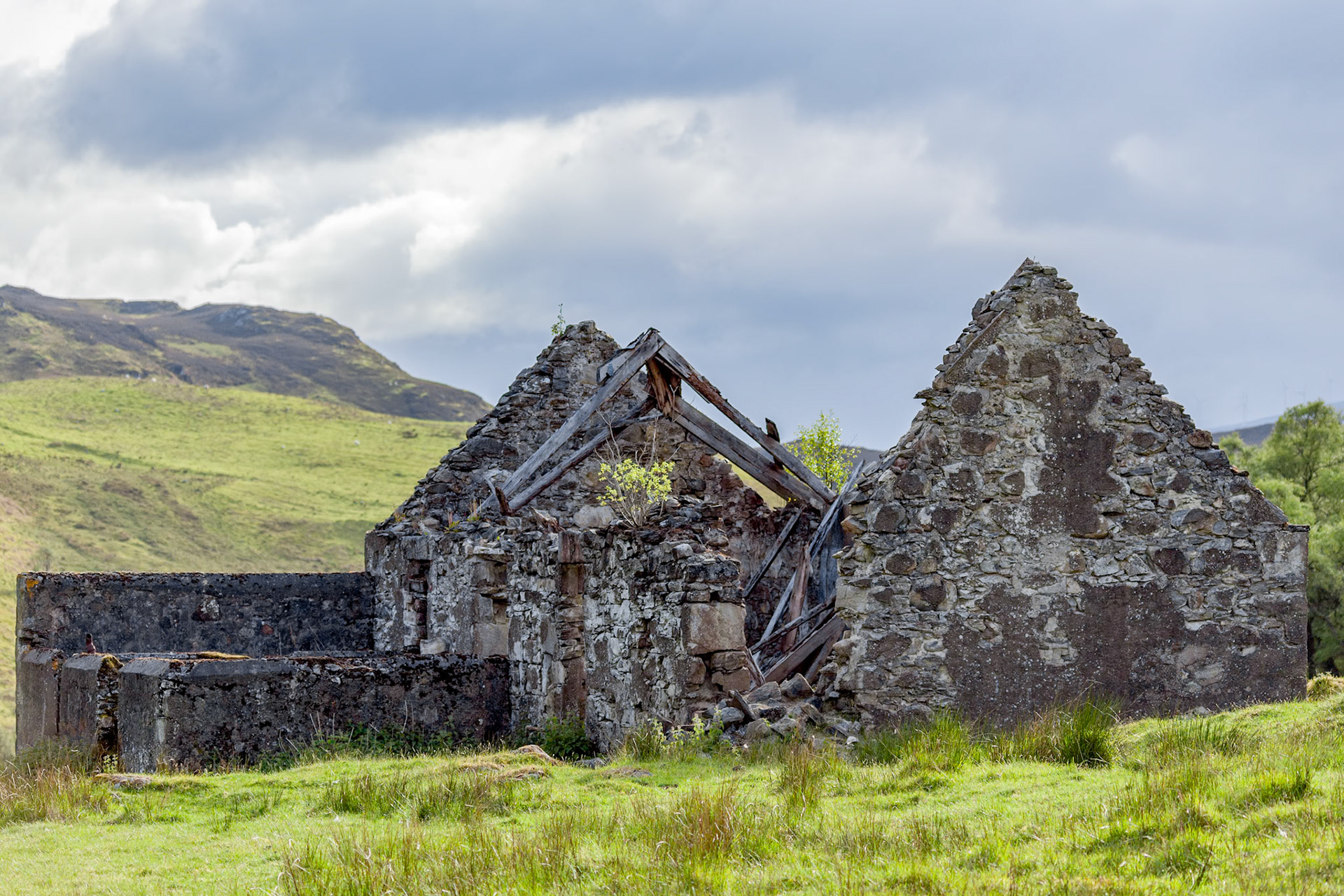 Derelict croft on the road to Loch Tarff