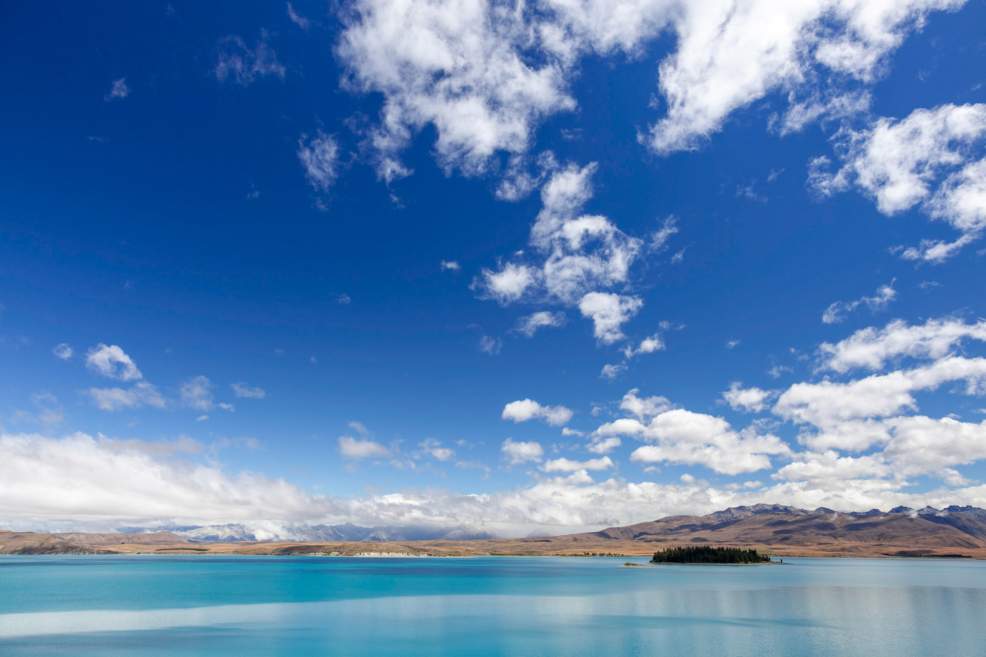 Scenic view of colourful Lake Tekapo