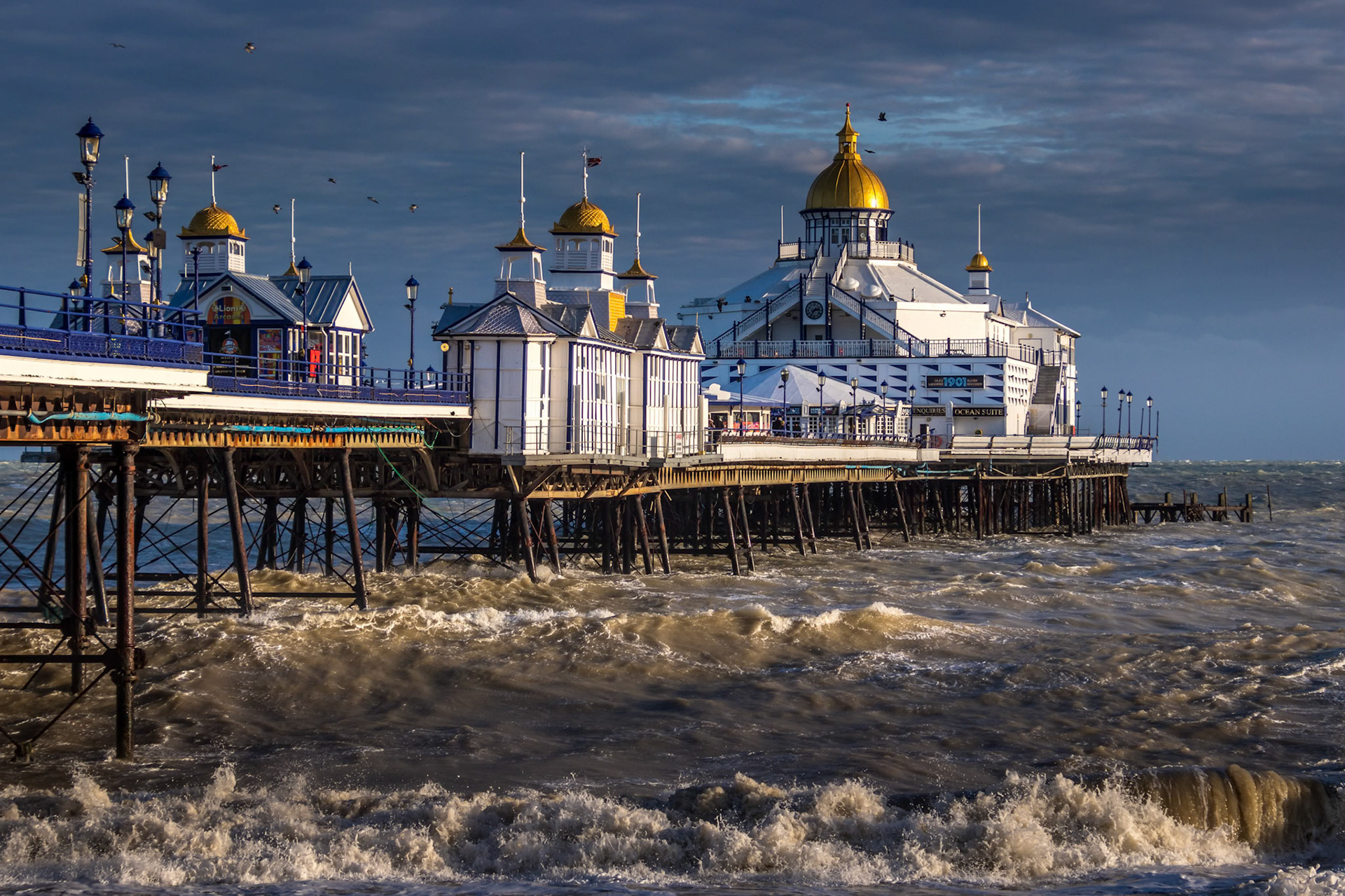 EASTBOURNE, EAST SUSSEX/UK - JANUARY 7 : View of Eastbourne Pier in East Sussex on January 7, 2018. Unidentified people
