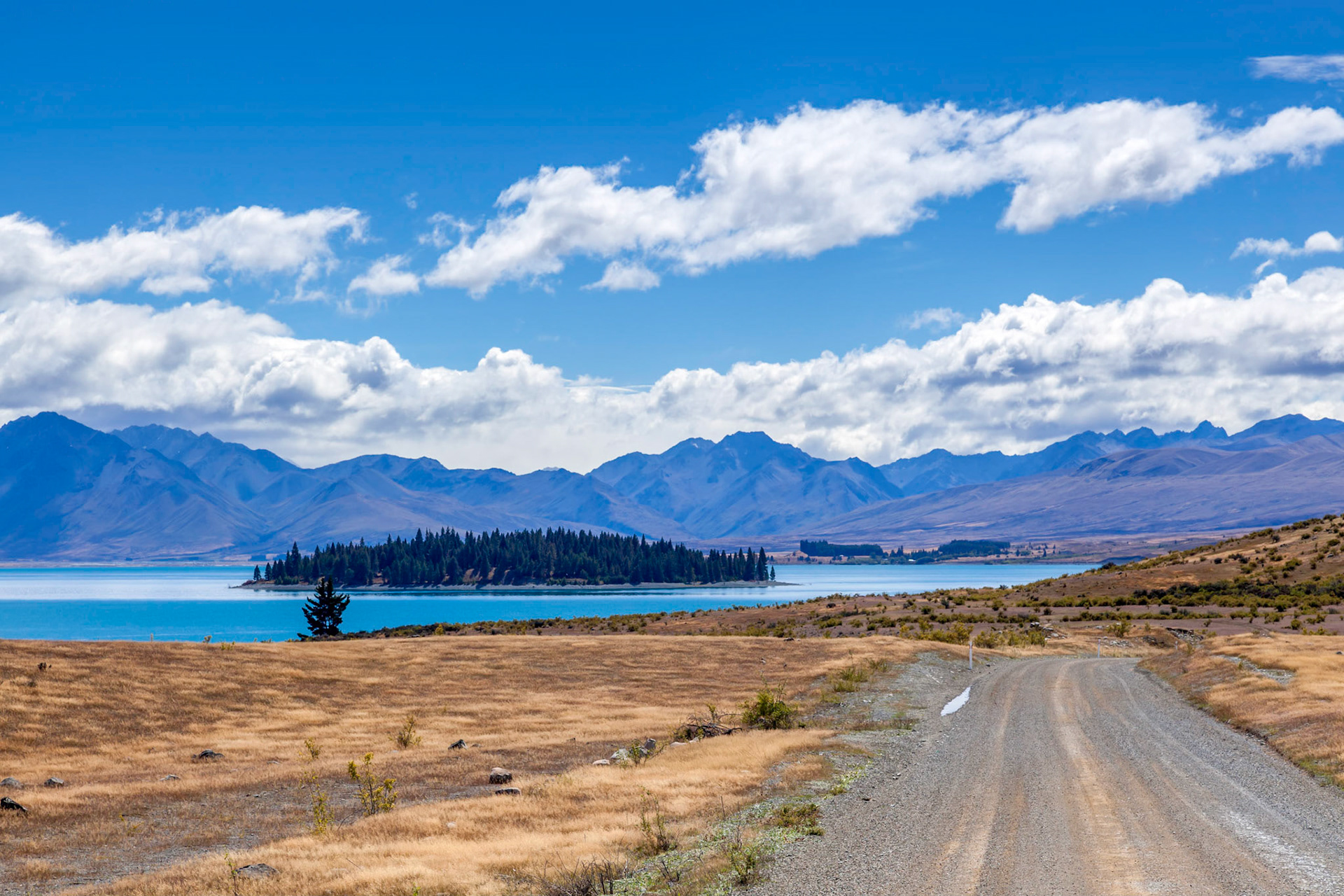 Gravel Road running around Lake Tekapo