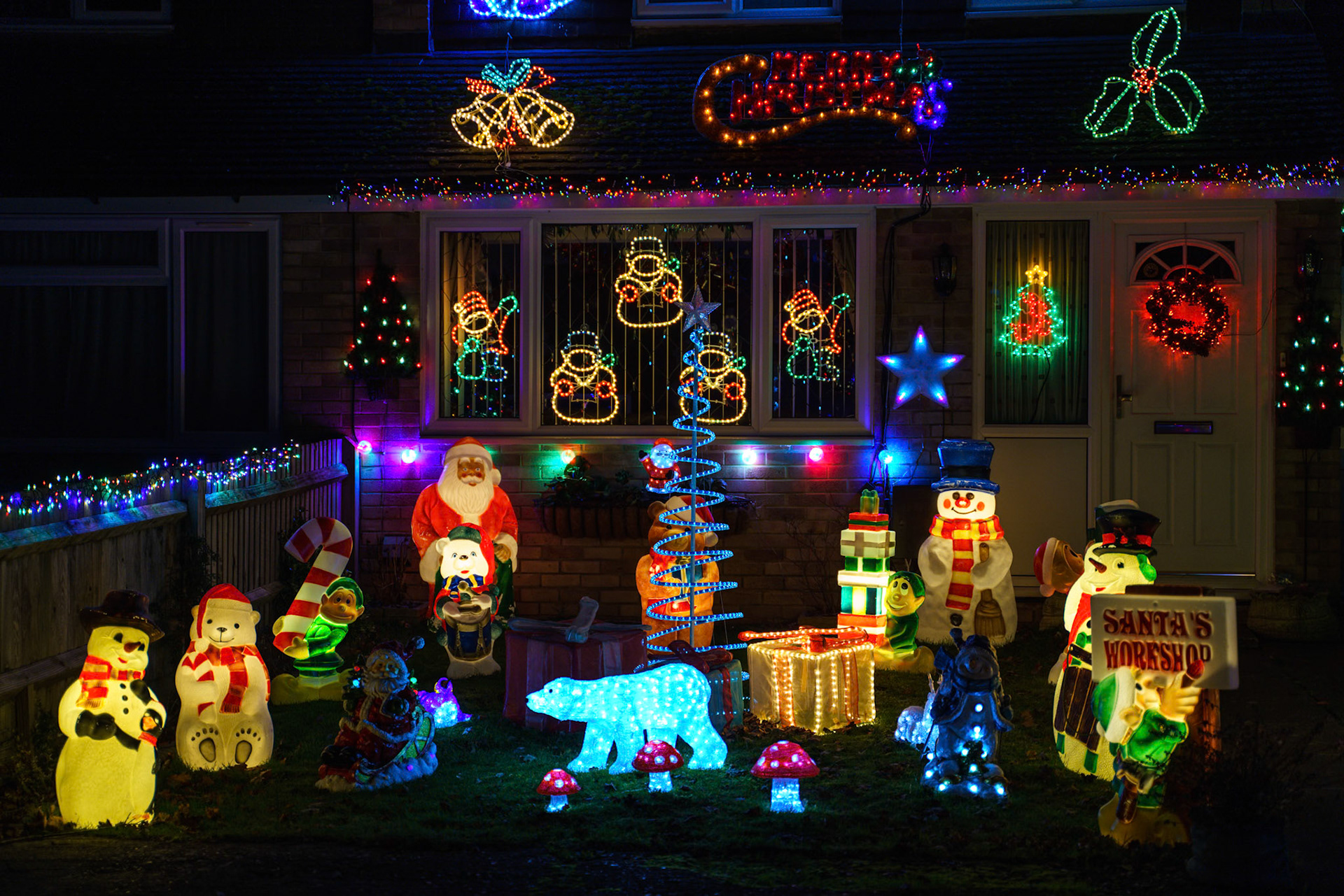 FELBRIDGE, SURREY/UK - DECEMBER 12 : Christmas lights display in Felbridge Surrey on December 12, 2018