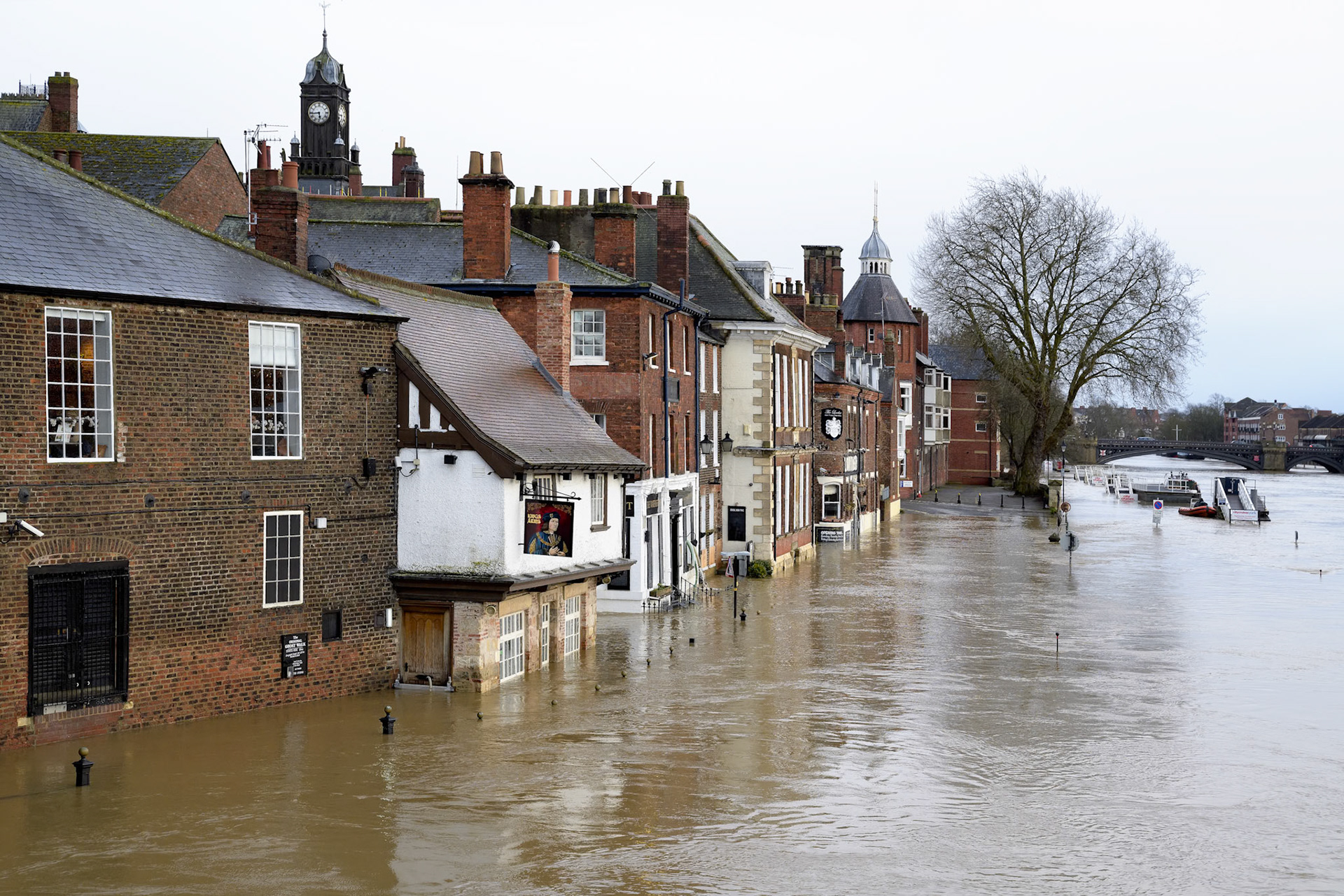 EAST GRINSTEAD, WEST SUSSEX, UK - JUNE 17 : View of St Swithun's Church in East Grinstead, West Sussex on June 17, 2022