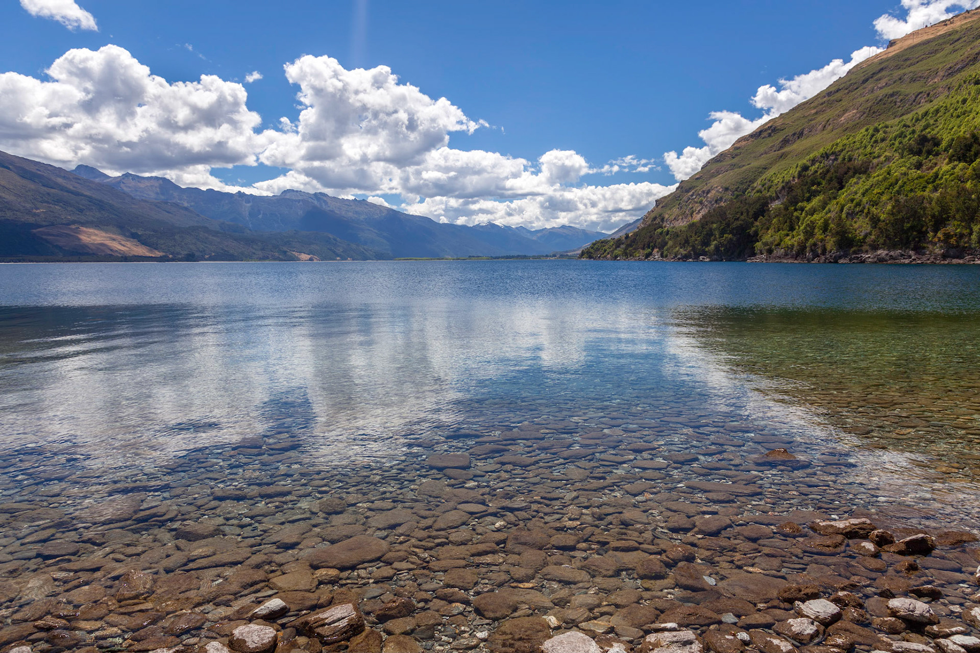 Scenic view of Lake Wanaka in New Zealand