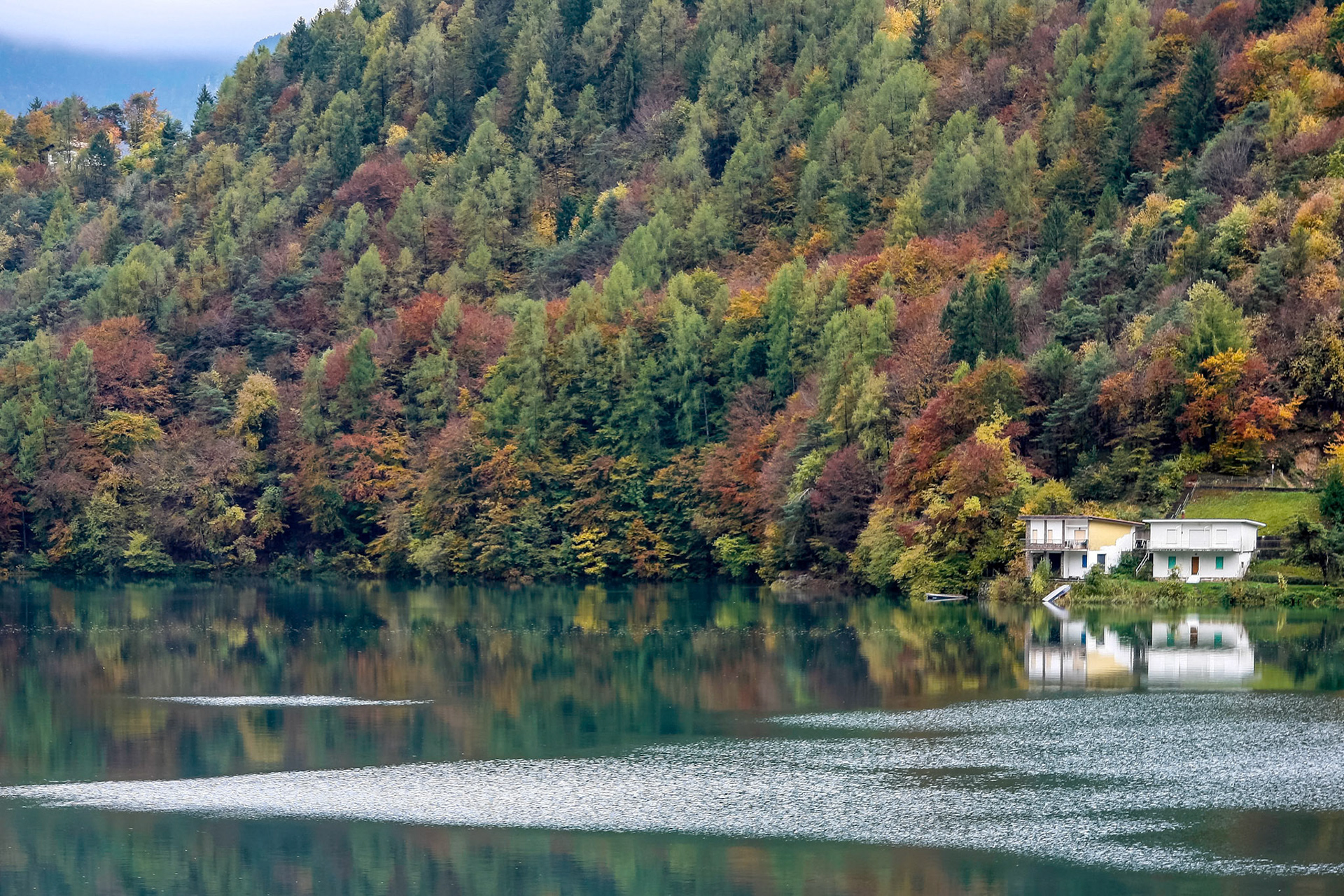 Autumn at Lago d'Idro