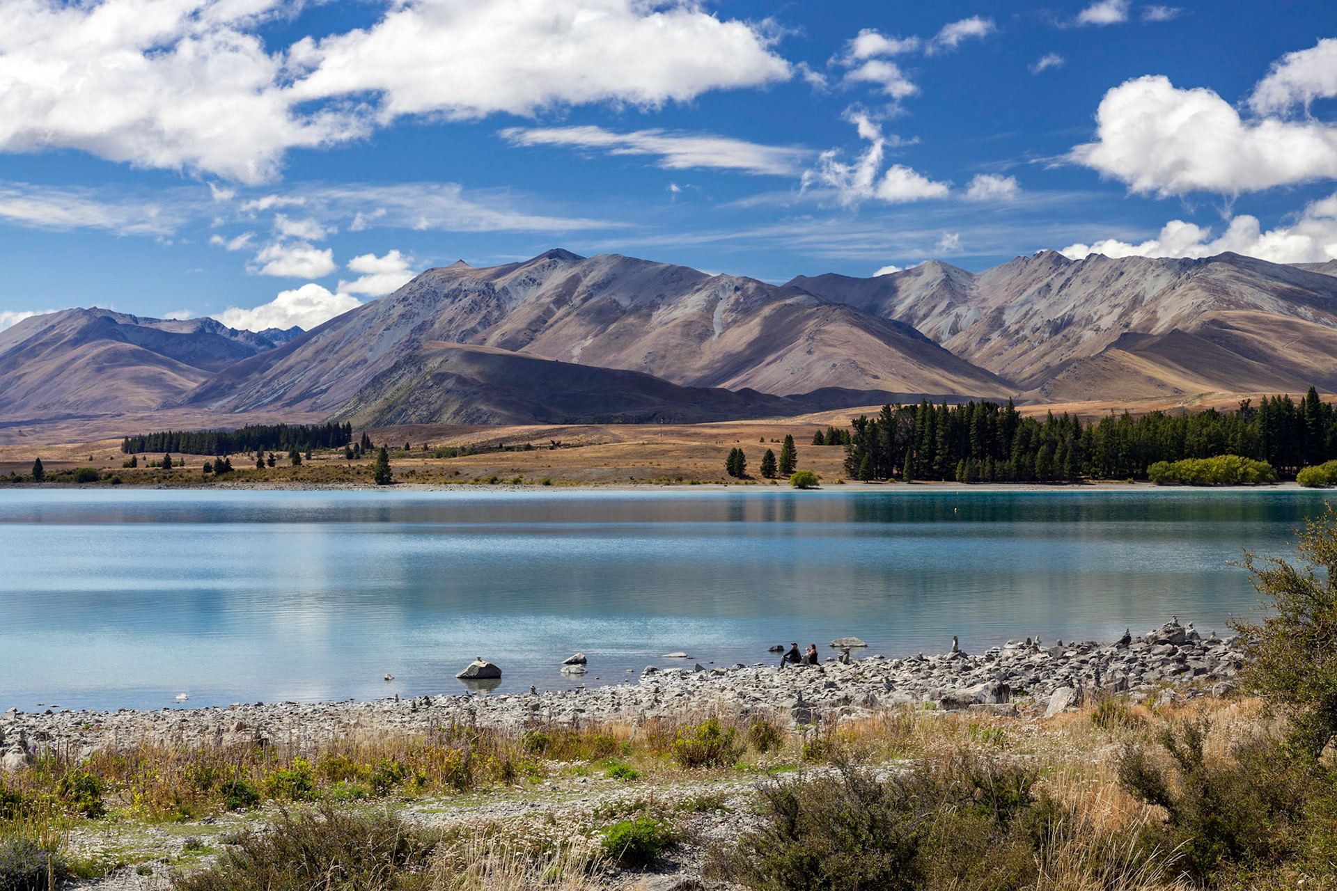 Scenic view of colourful Lake Tekapo