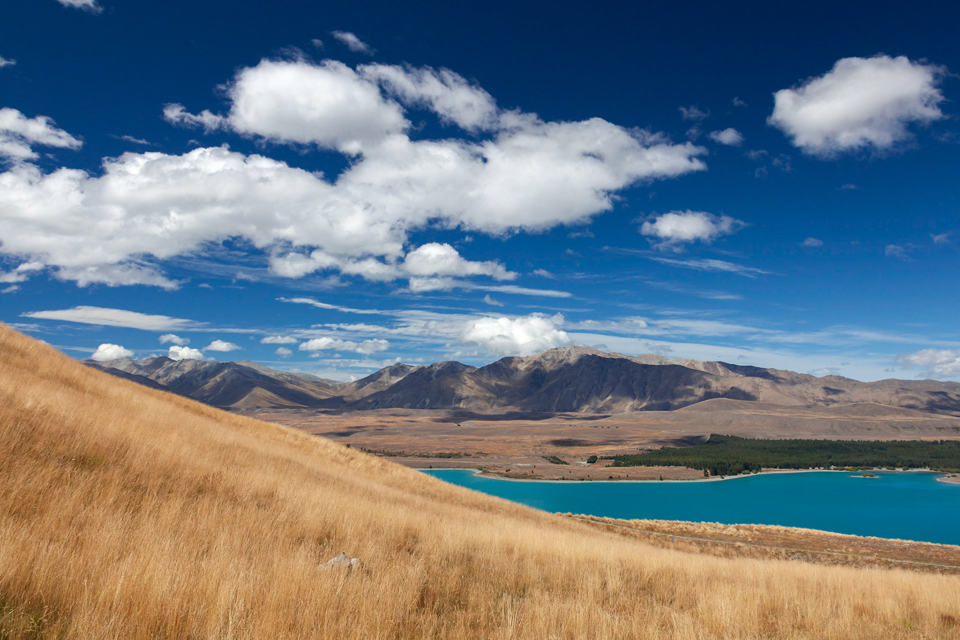 Scenic view of the countryside around Lake Tekapo