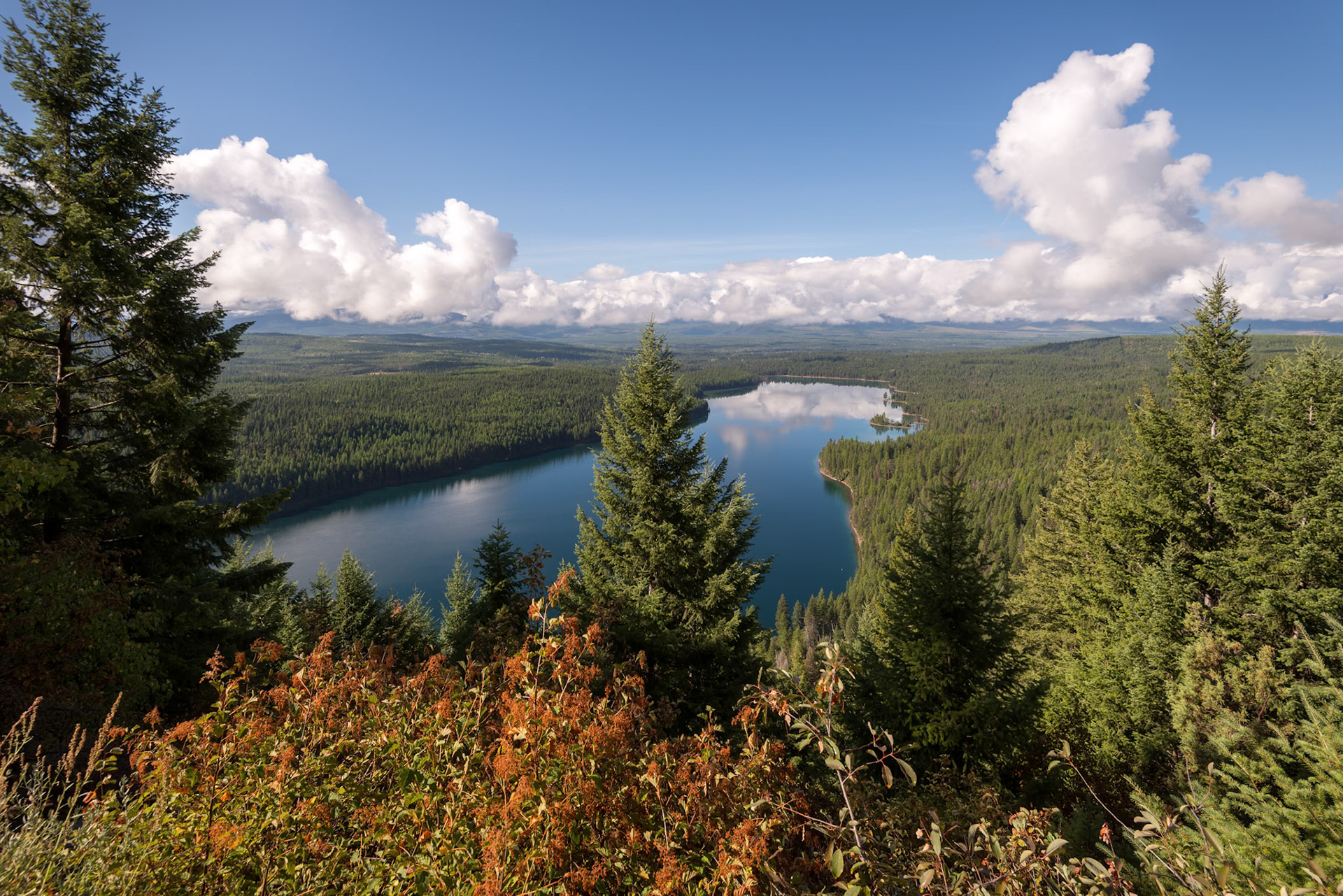 Scenic view of Holland Lake in autumn