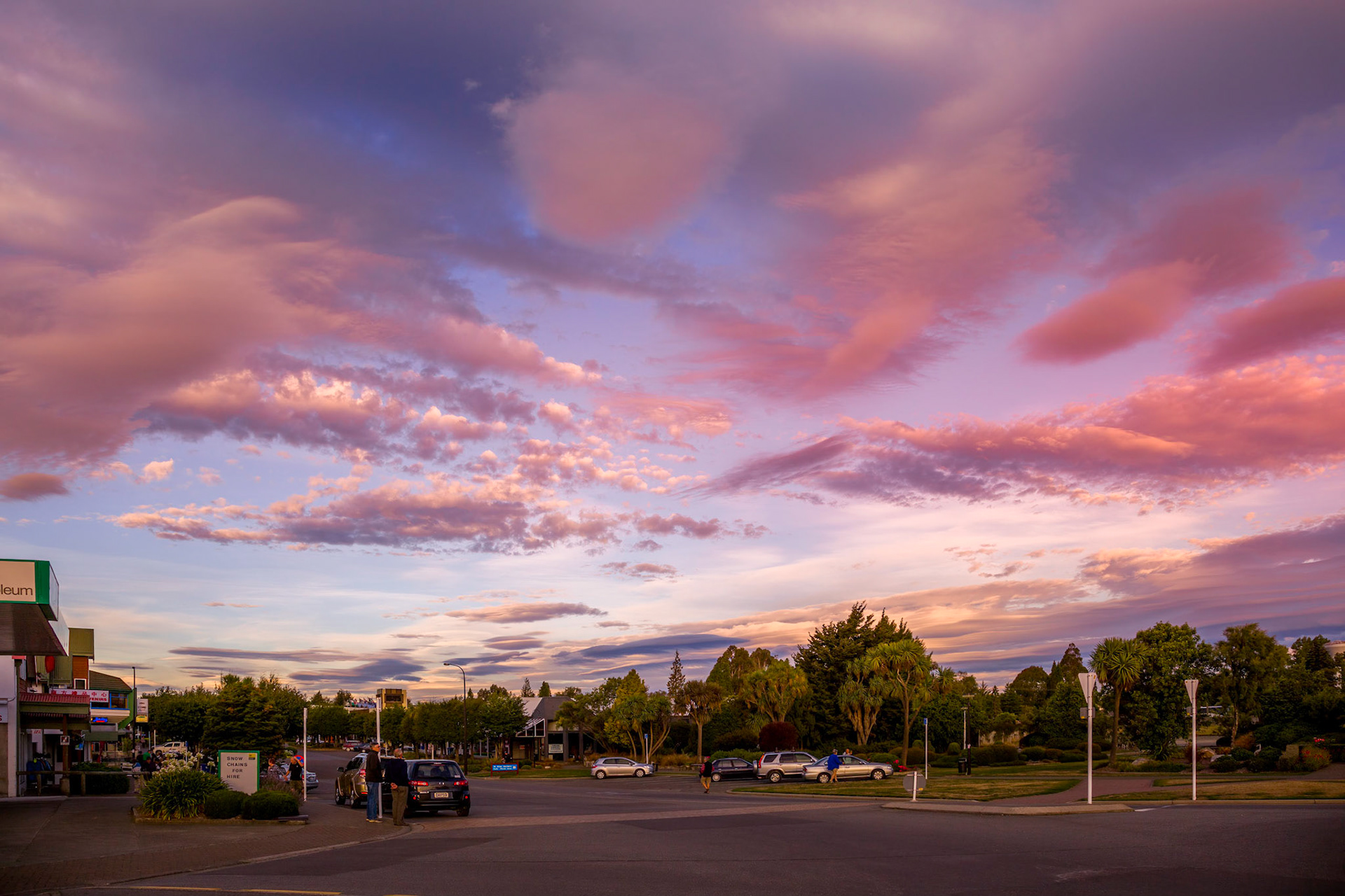 TE ANAU, FIORDLAND, NEW ZEALAND - FEBRUARY 17 : Admiring the Evening Sky at Te Anau, Fiordland, New Zealand on February 17, 2012. Unidentified people