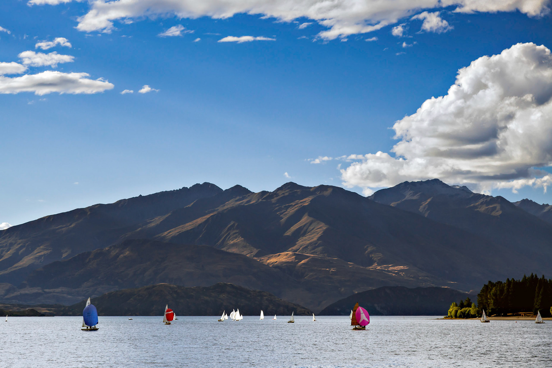 Sailing on Lake Wanaka