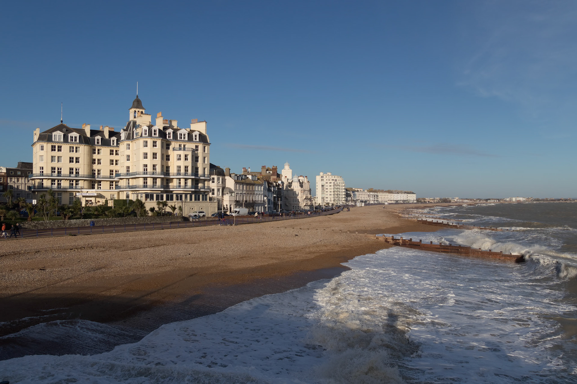 EASTBOURNE, EAST SUSSEX/UK - JANUARY 7 : View of the Queens Hotel in Eastbourne East Sussex on January 7, 2018. Unidentified people