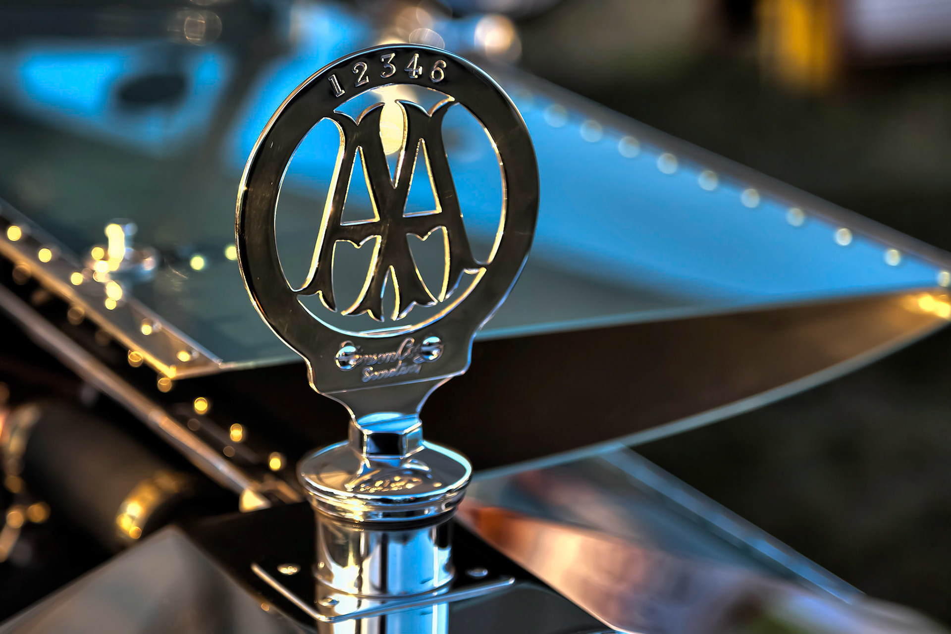 Close-up AA Badge on Rolls Royce Silver Dawn 1908