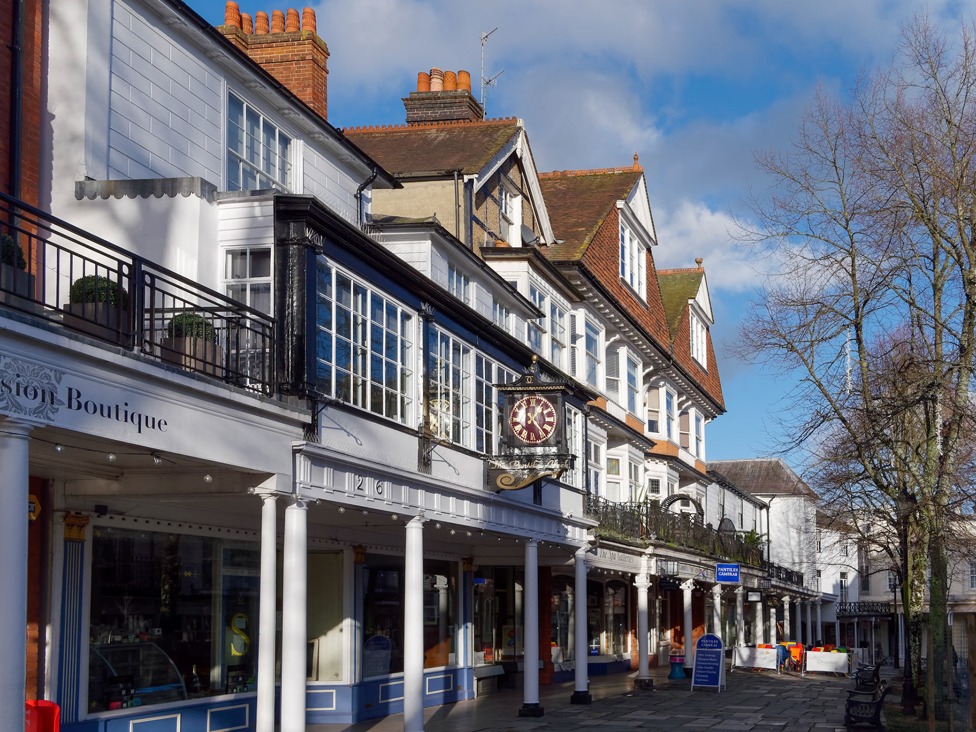 TUNBRIDGE WELLS, KENT/UK - JANUARY 5 : View of the Pantiles in Royal Tunbridge Wells on January 5, 2018