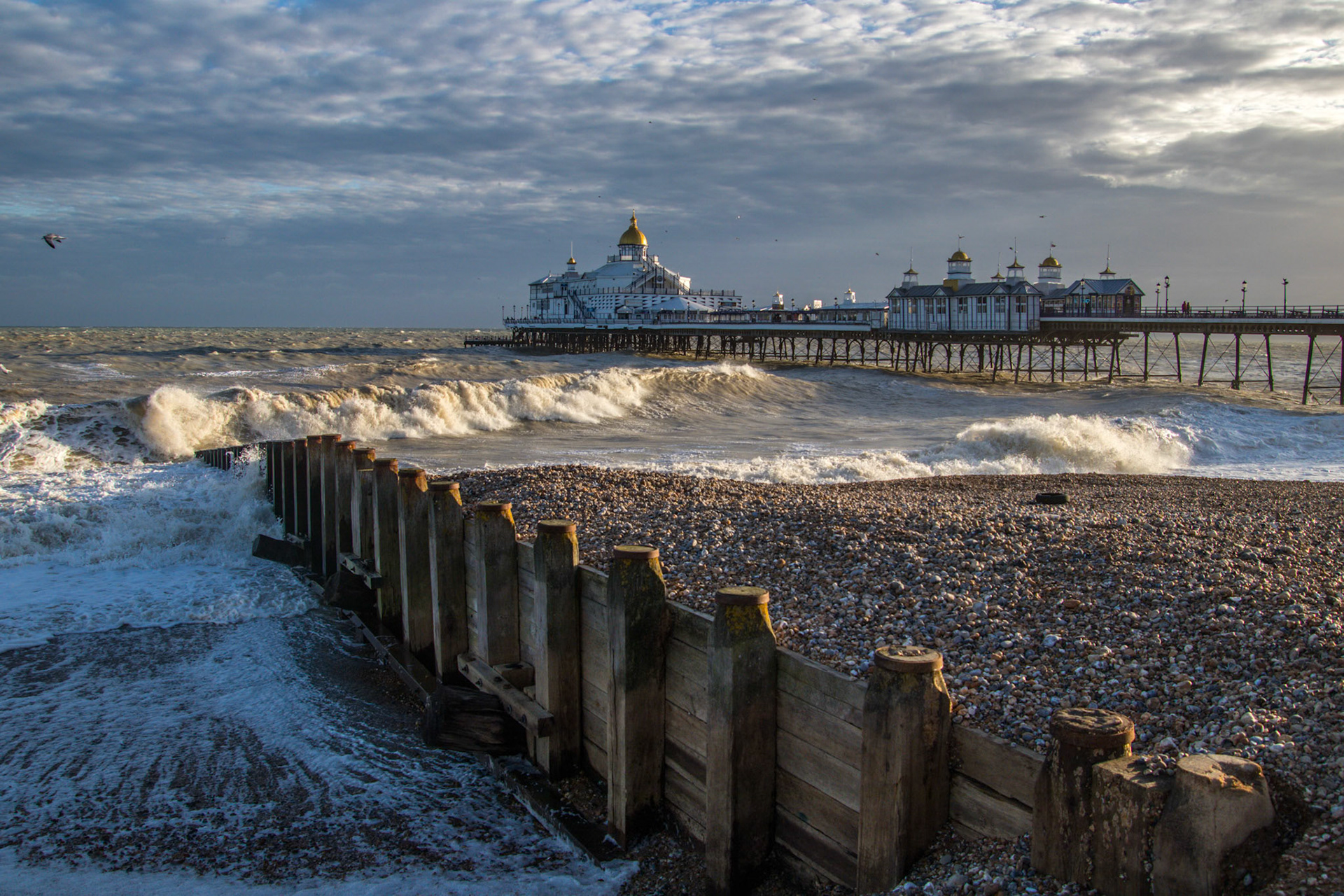 EASTBOURNE, EAST SUSSEX/UK - JANUARY 7 : View of Eastbourne Pier in East Sussex on January 7, 2018. Unidentified people