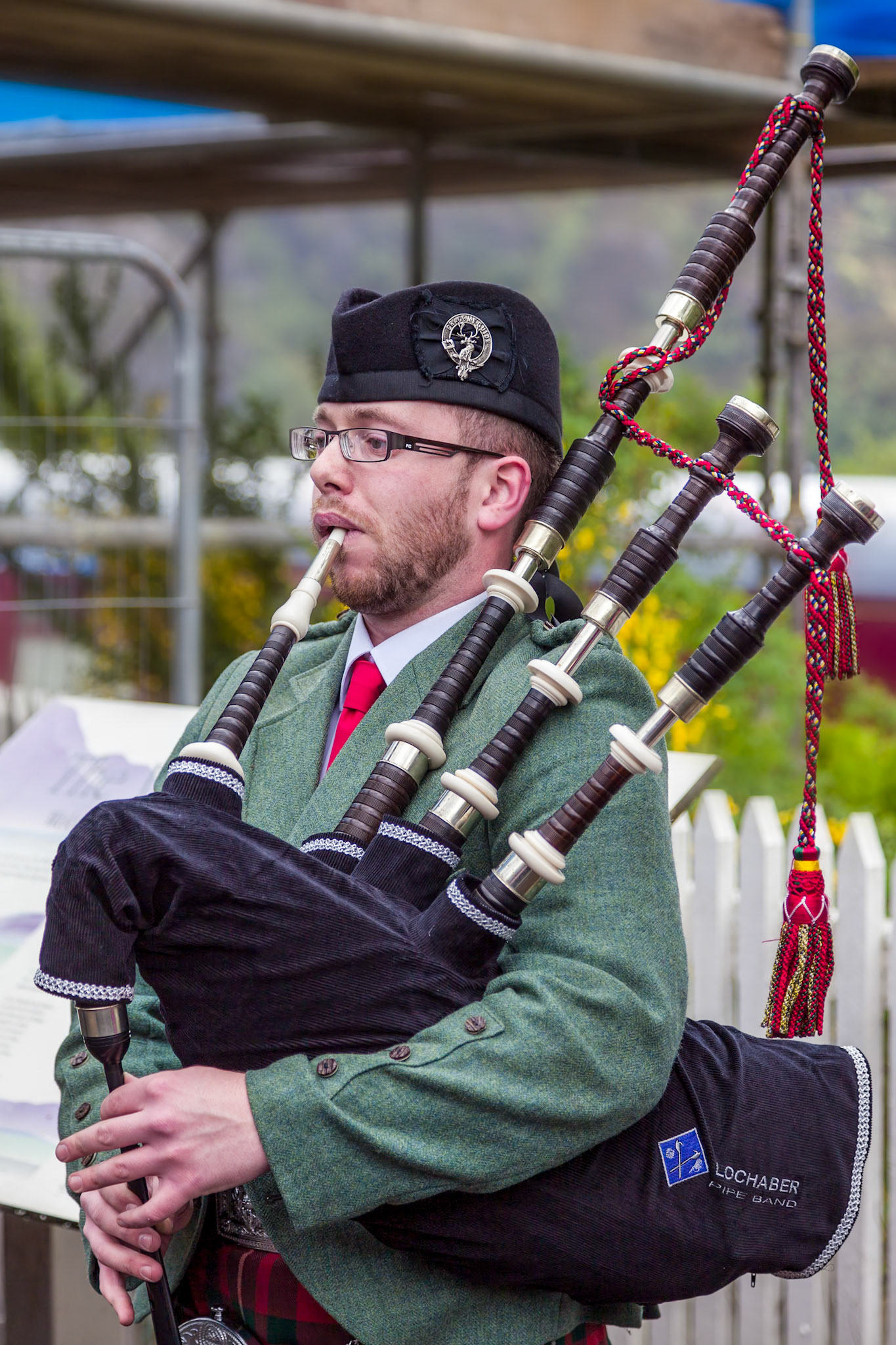 GLENFINNAN, LOCHABER/SCOTLAND - MAY 19 : Piper from the Lochaber Pipe Band at Glenfinnan in the Highlands of Scotland on May 19, 2011. Unidentified man