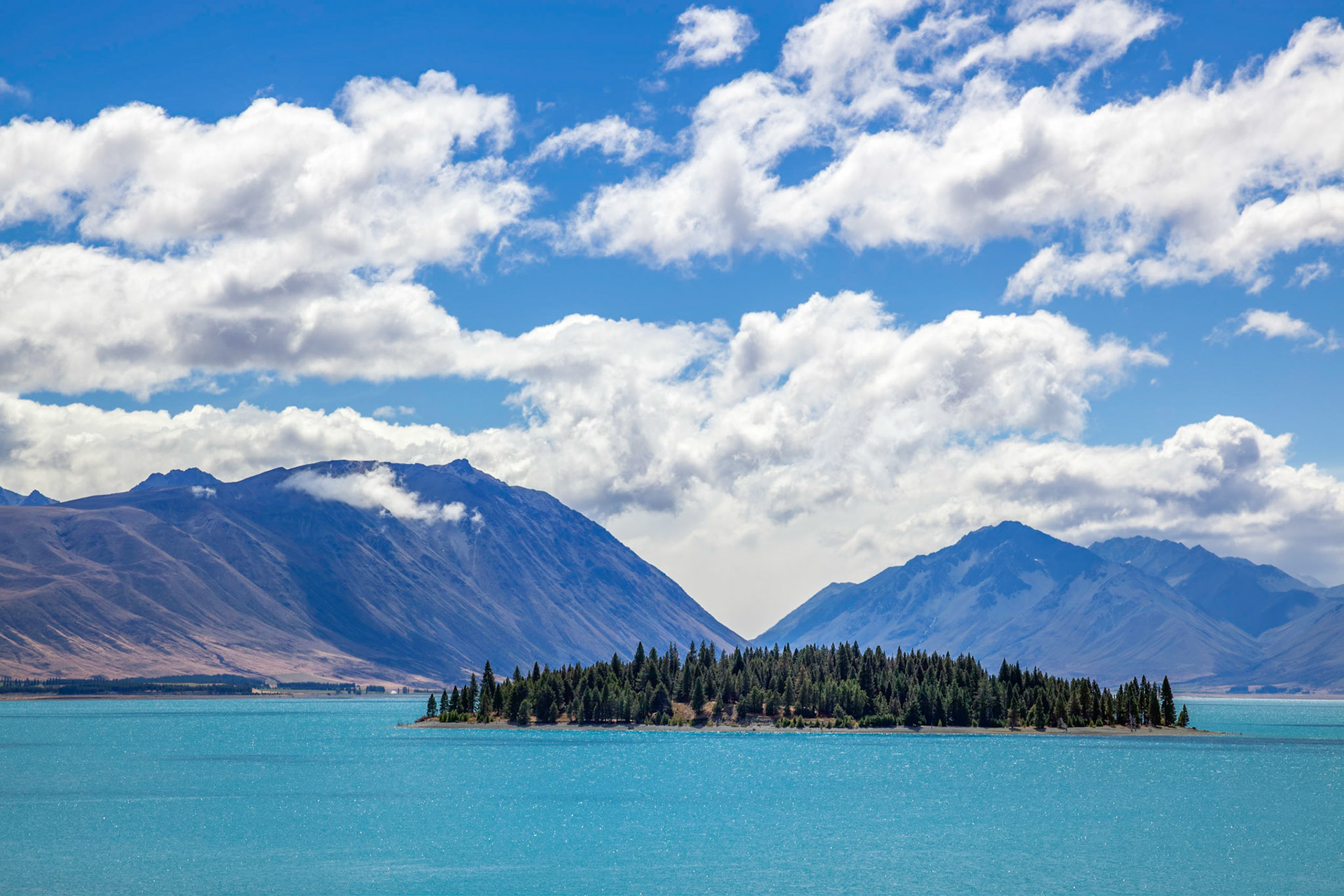 Scenic view of colourful Lake Tekapo