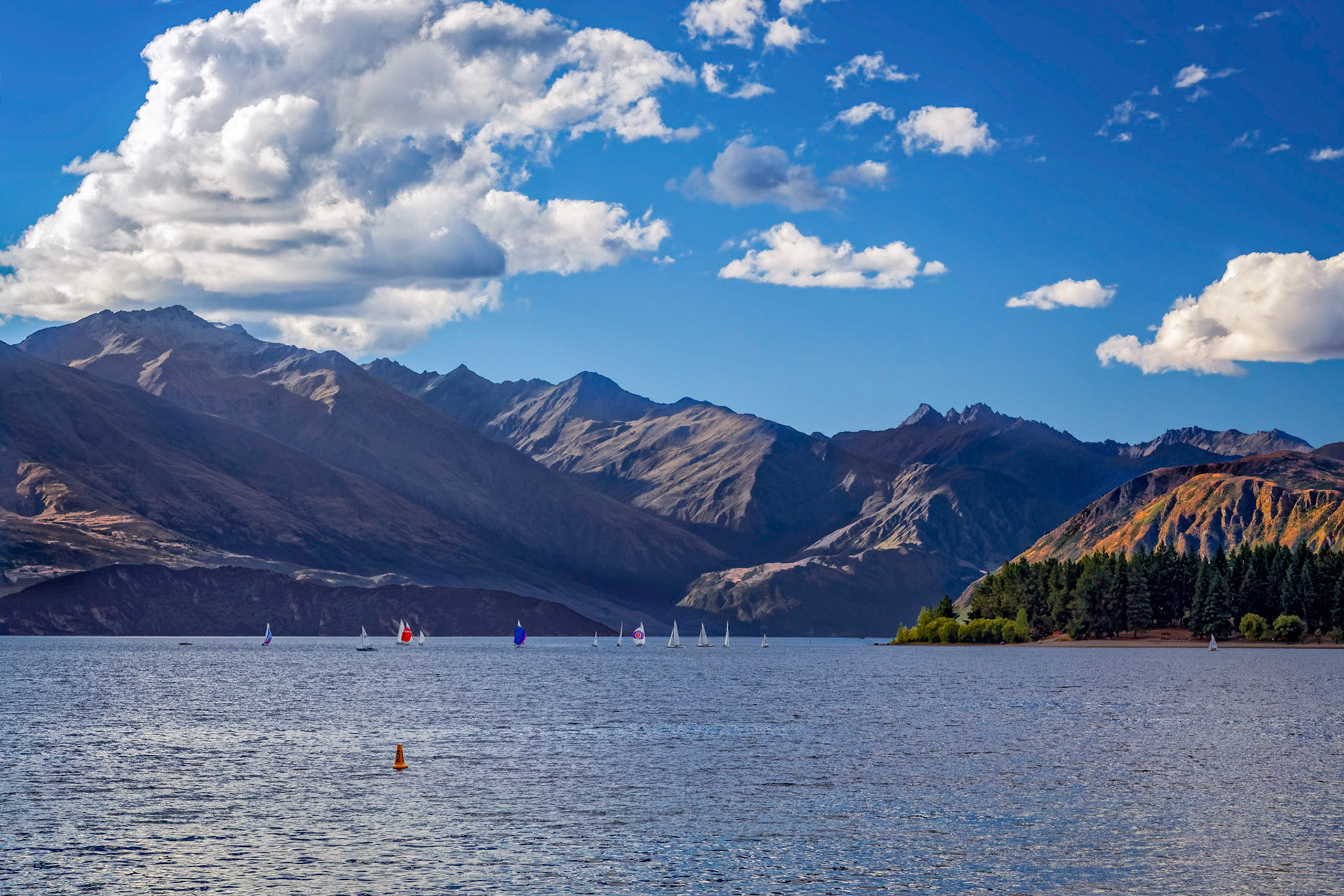 Sailing on Lake Wanaka