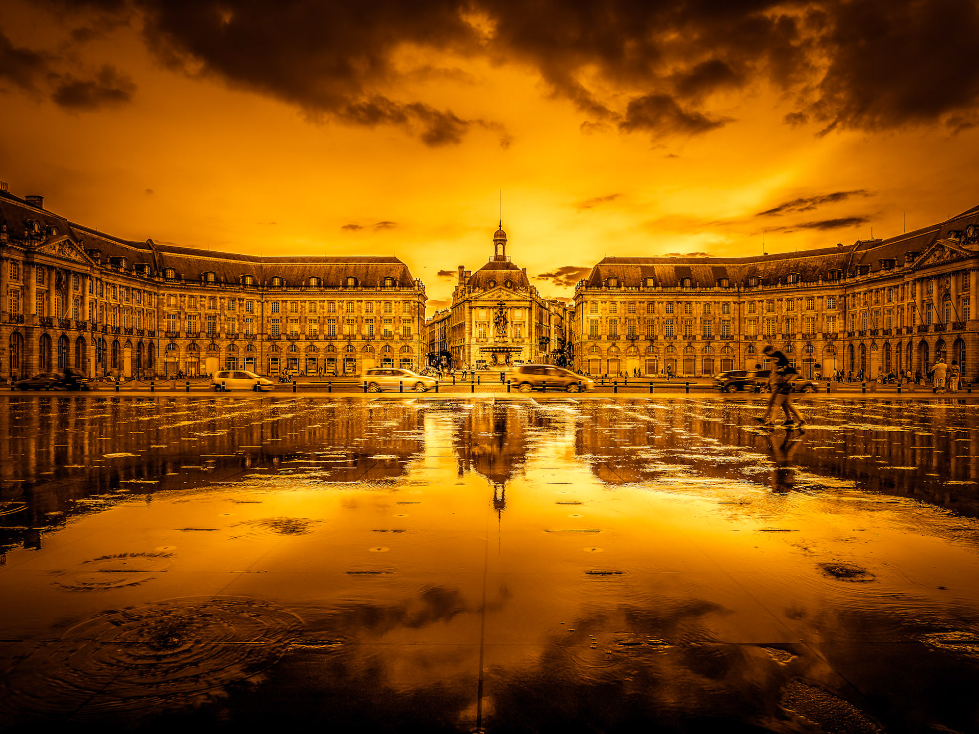 Miroir d'Eau at Place de la Bourse in Bordeaux