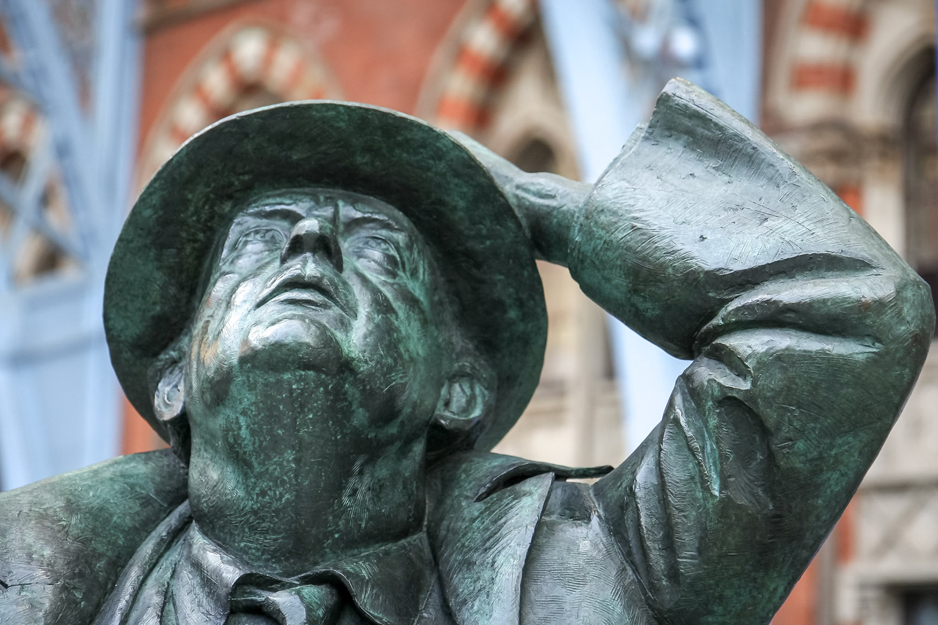 LONDON - DECEMBER 20 : Sir John Betjeman statue on display at St Pancras International Station in London on December 20, 2007