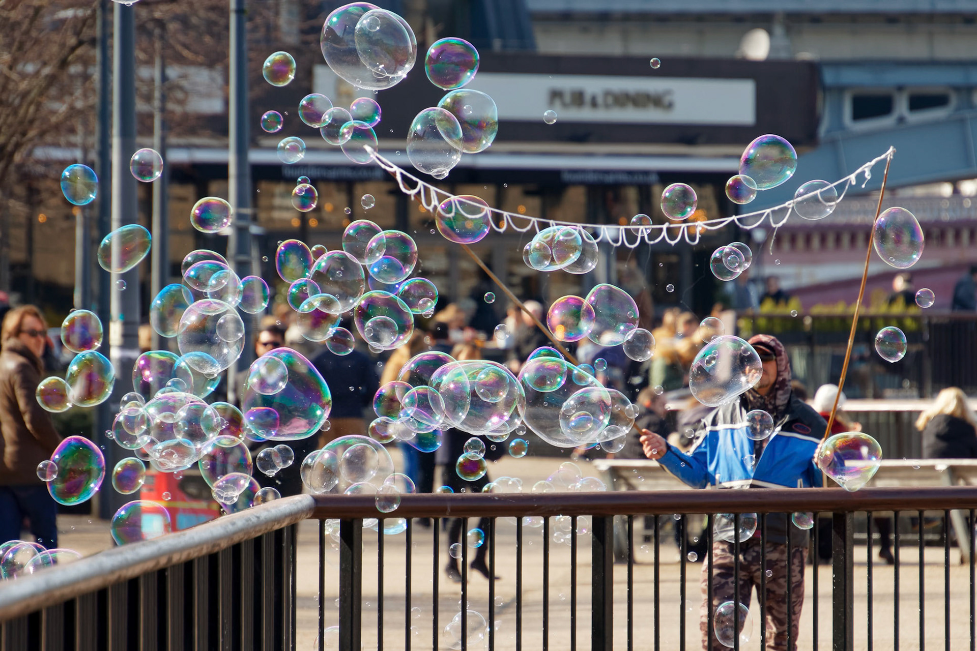 LONDON/UK - MARCH 21 : Bubbles along the South Bank in London on March 21, 2018. Unidentified People.