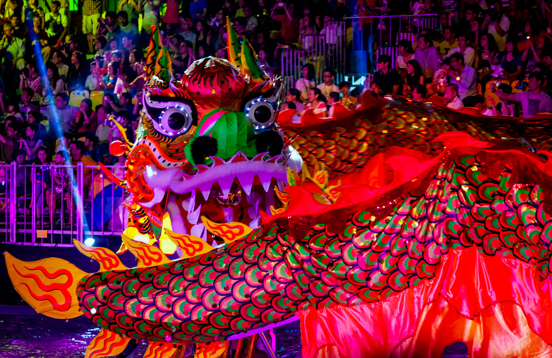 SINGAPORE - FEBRUARY 3 : Chingay Festival 2012 in Singapore on February 3, 2012. Unidentified people.