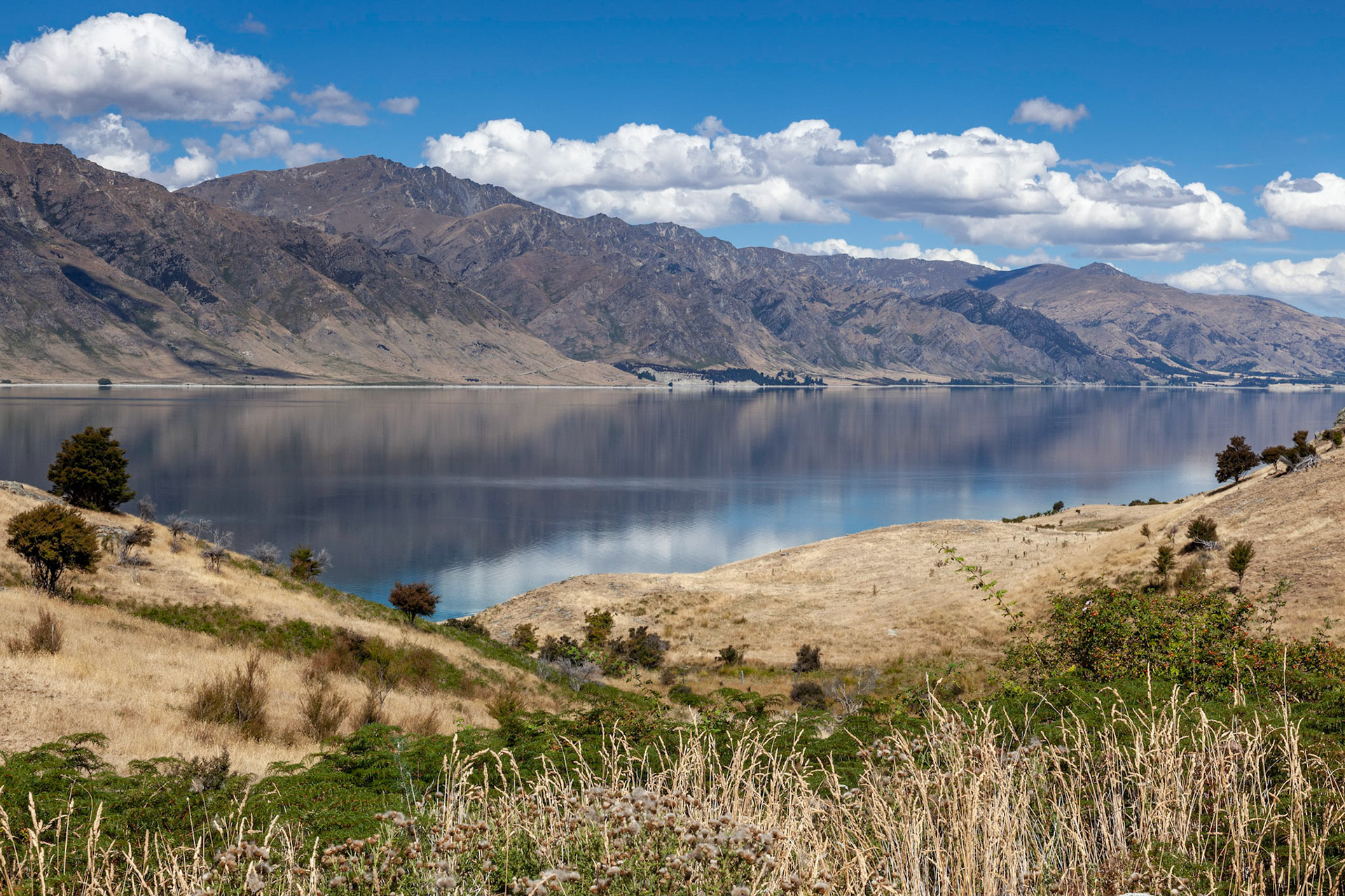 Scenic view of Lake Hawea in New Zealand