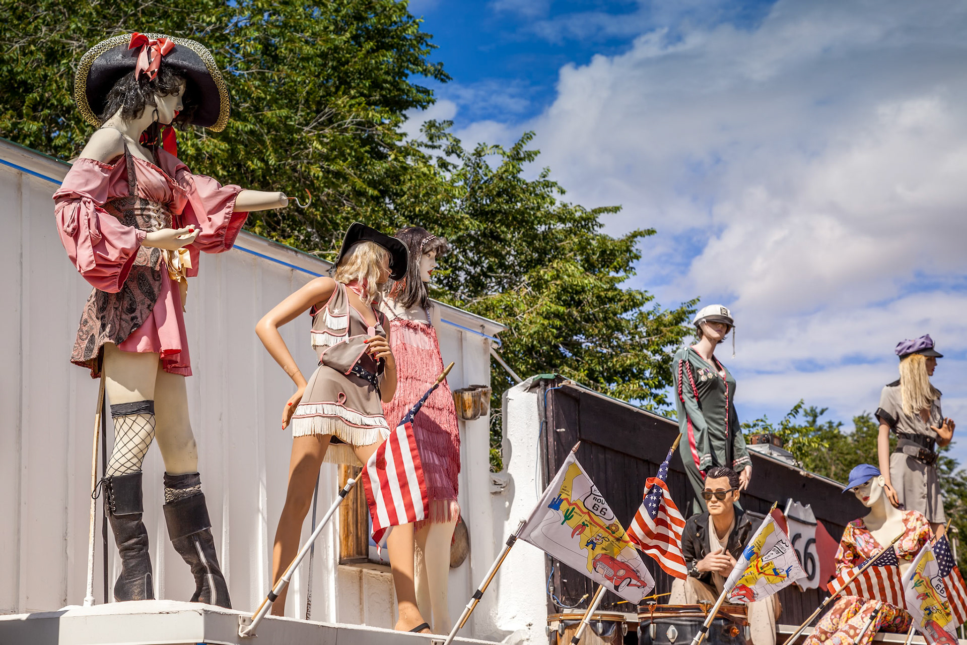 SELIGMAN, ARIZONA/USA - JULY 31 : Mannequins on a Roof in Seligman Arizona on July 31, 2011