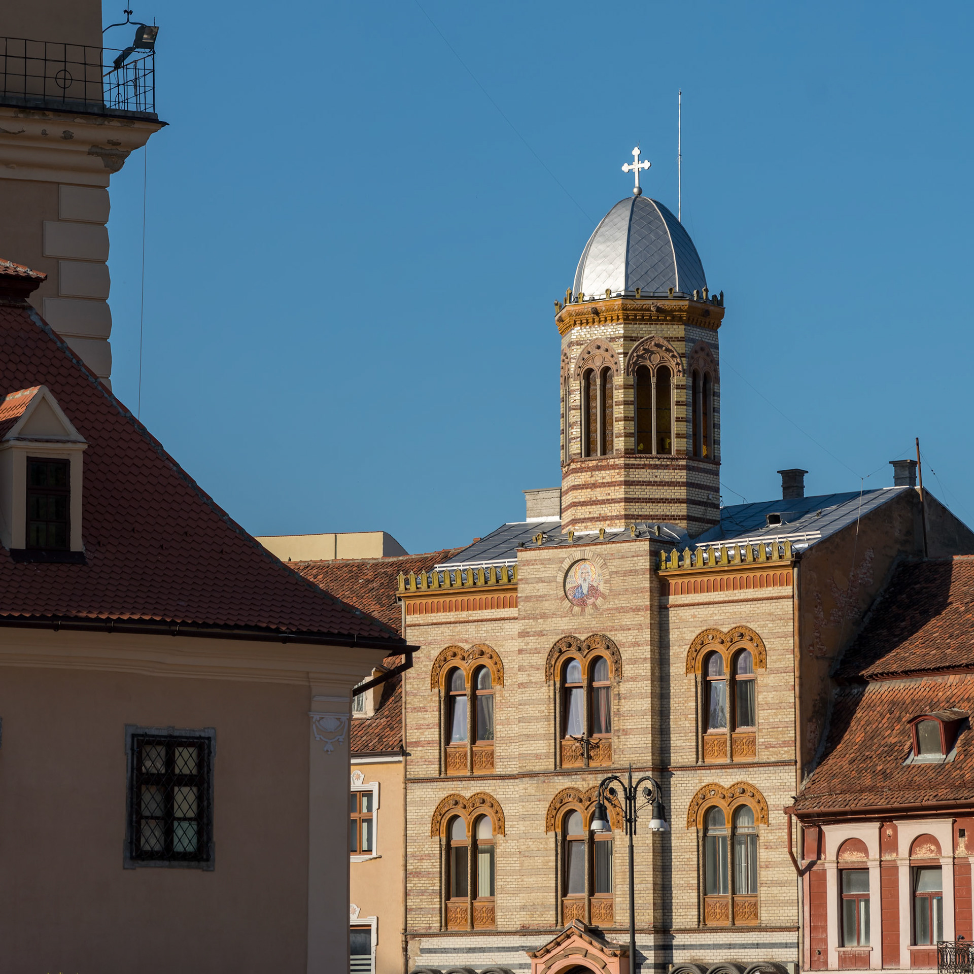 BRASOV, TRANSYLVANIA/ROMANIA - SEPTEMBER 20 : View of the town square in Brasov Transylvania Romania on September 20, 2018