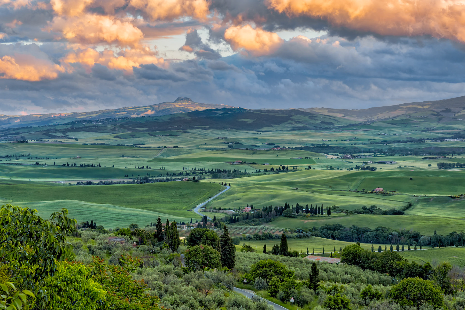VAL D'ORCIA, TUSCANY, ITALY - MAY 17 : Sunset in Val d'Orcia, Tuscany on May 17, 2013