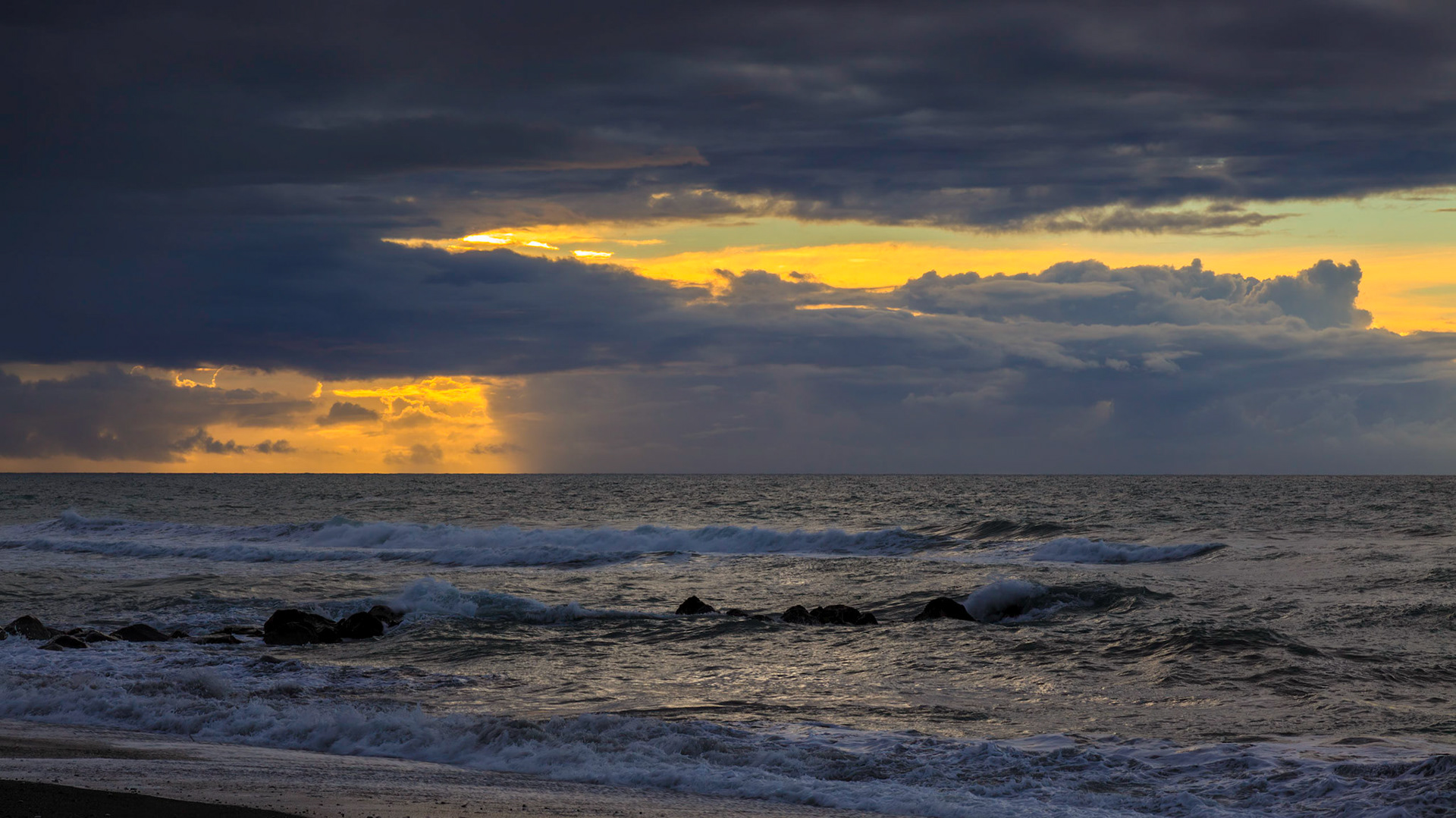 Sunset at Hokitika beach in New Zealand