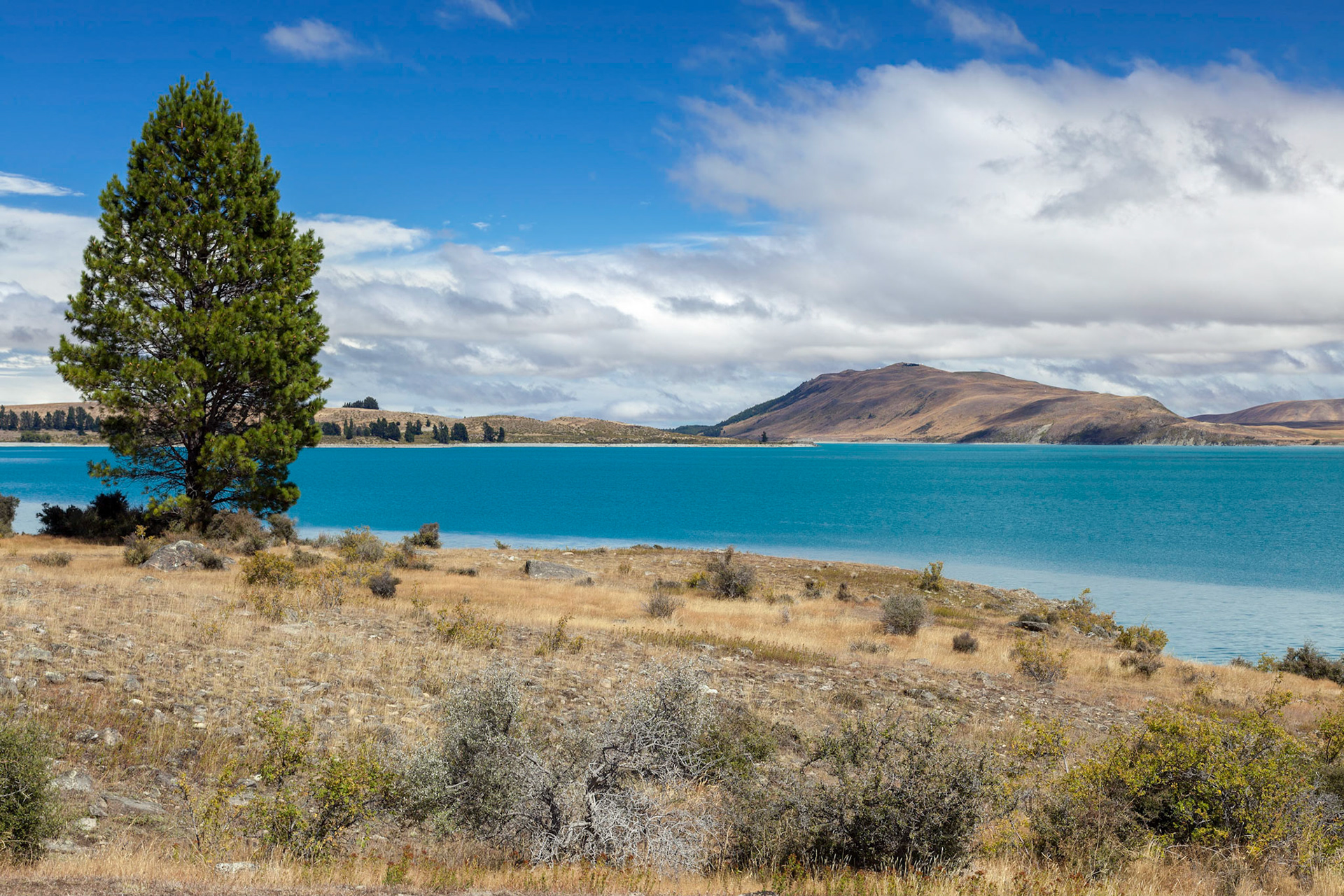Scenic view of colourful Lake Tekapo