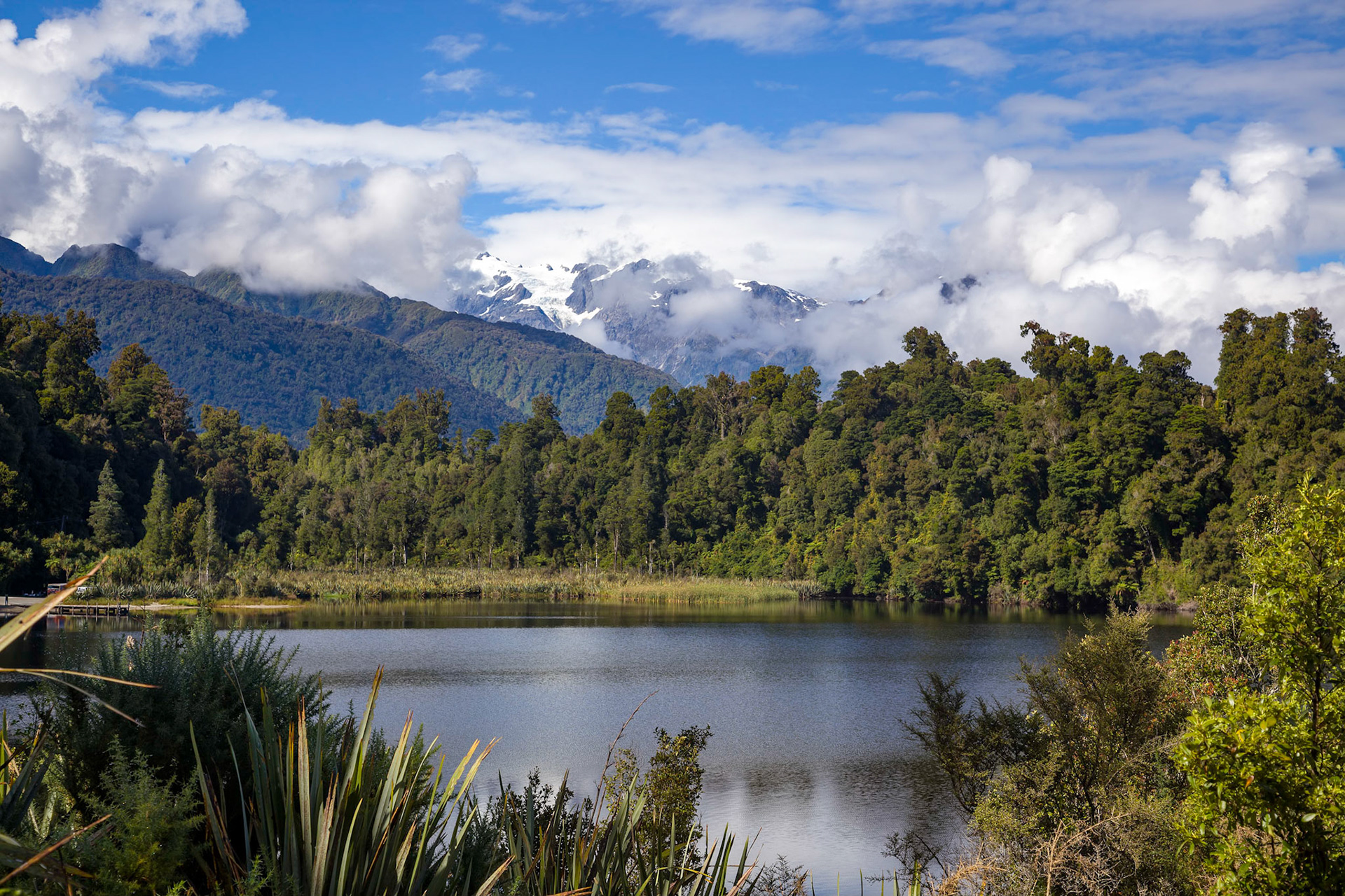 Scenic view of Lake Mapourika in New Zealand