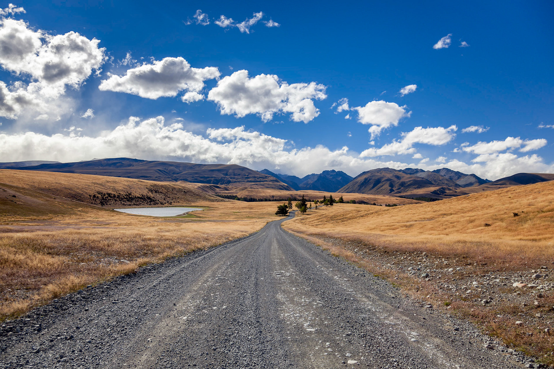Gravel road alongside Lake Tekapo