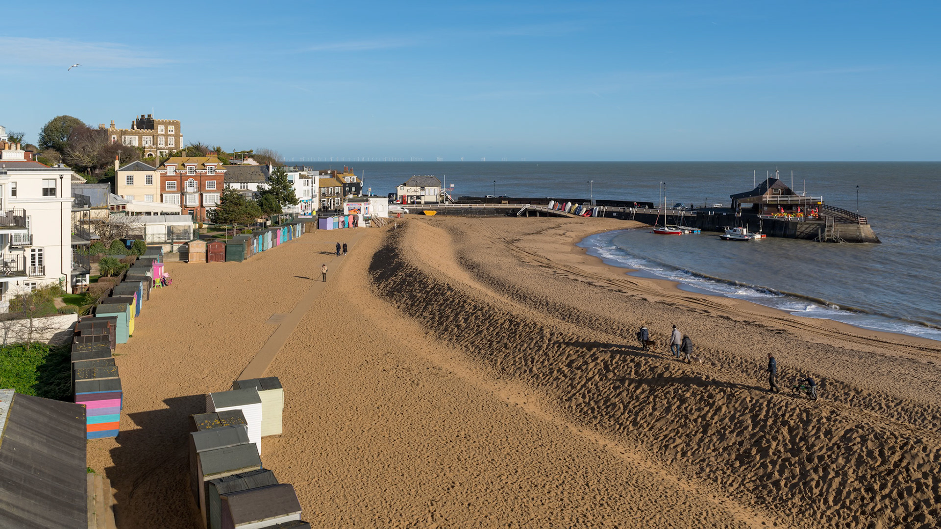 BROADSTAIRS, KENT/UK - JANUARY 29 : View of Broadstairs beach on January 29, 2020. Unidentified people