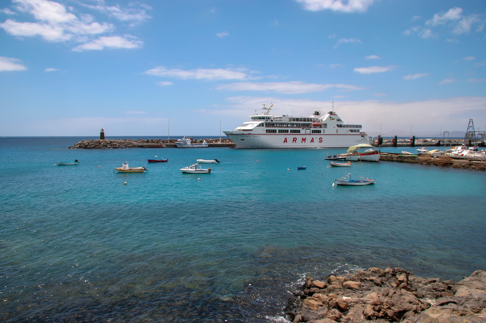 Volcan de Tindaya in Puerto del Carmen harbour