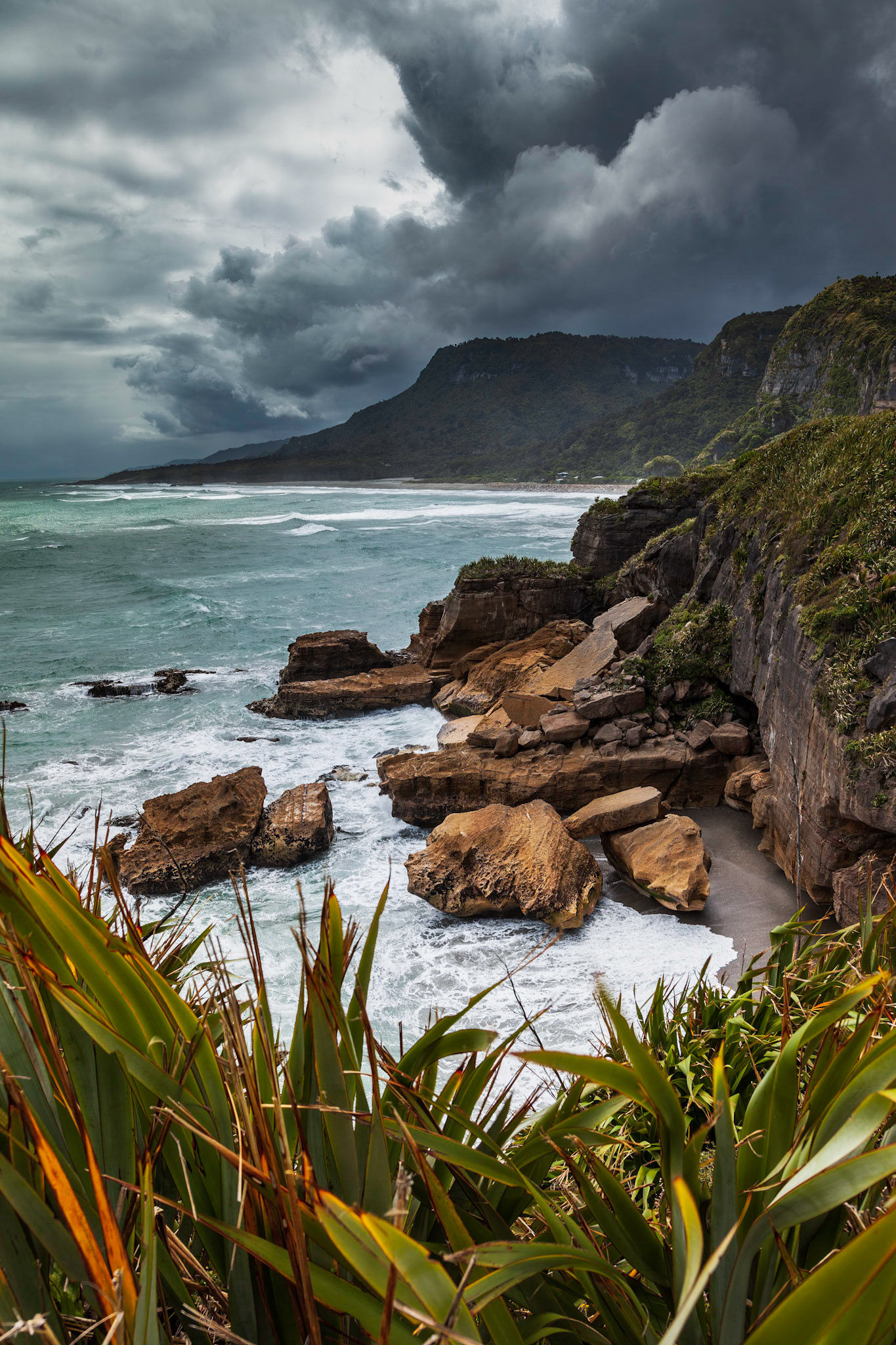The wild Punakaiki coastline in New Zealand
